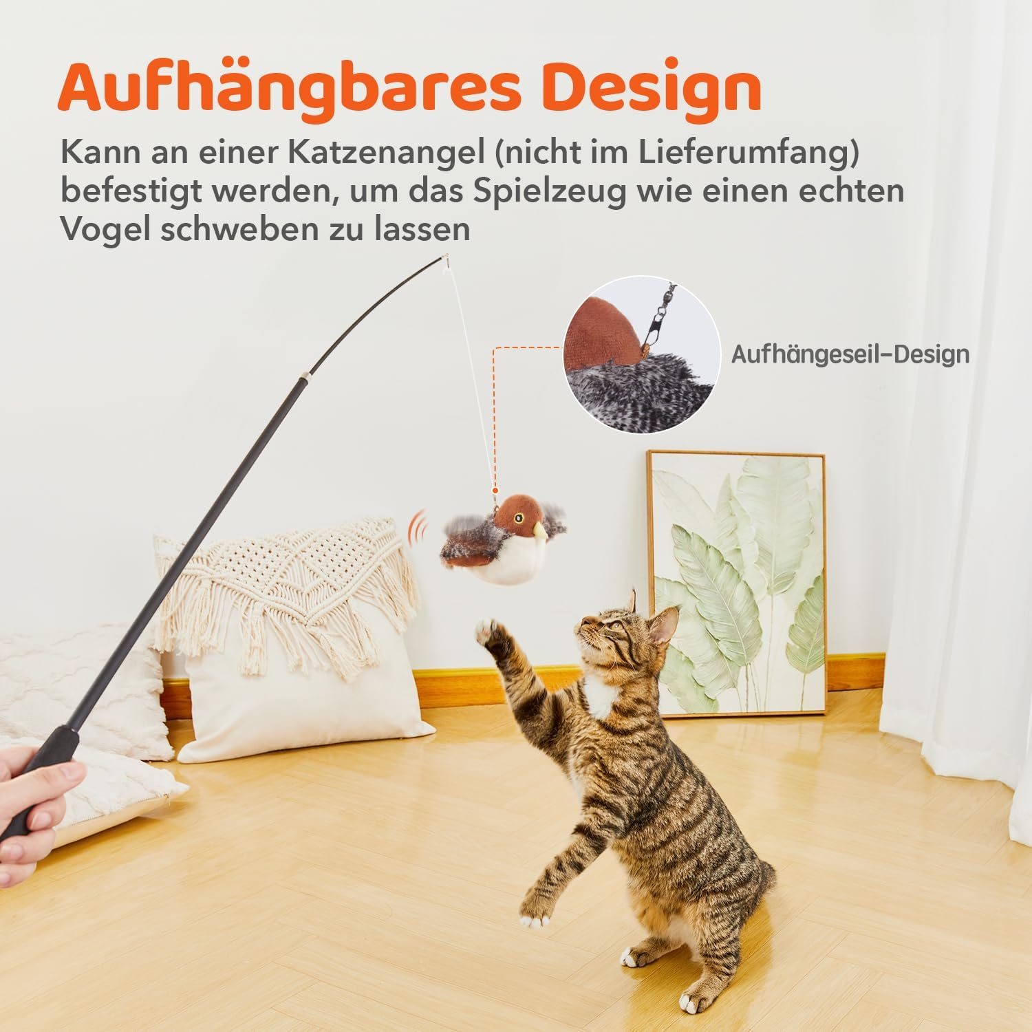 Eine Katze springt, um ein vogelähnliches Spielzeug zu fangen, das von einer Angelrute gehalten wird, in einem Zimmer mit Holzboden.