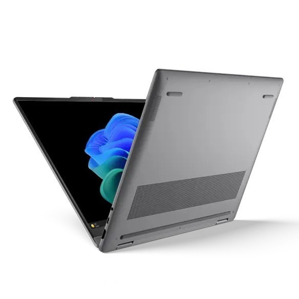 Srebrny laptop jest otwarty, pokazując niebiesko-zielone tło.