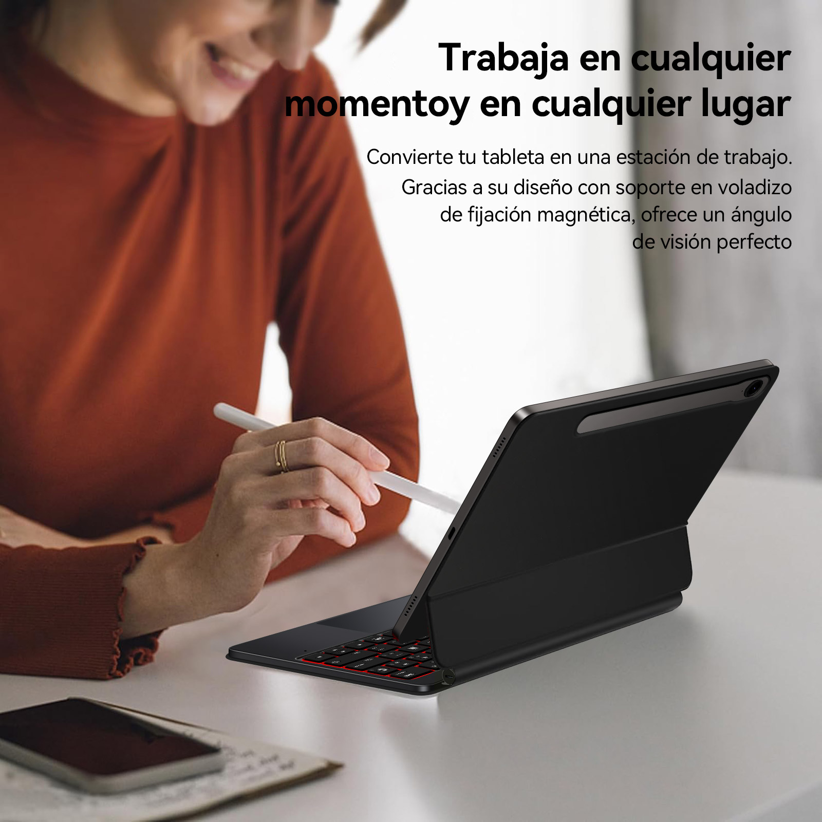 Una persona escribe en una tableta con teclado. El dispositivo es negro.