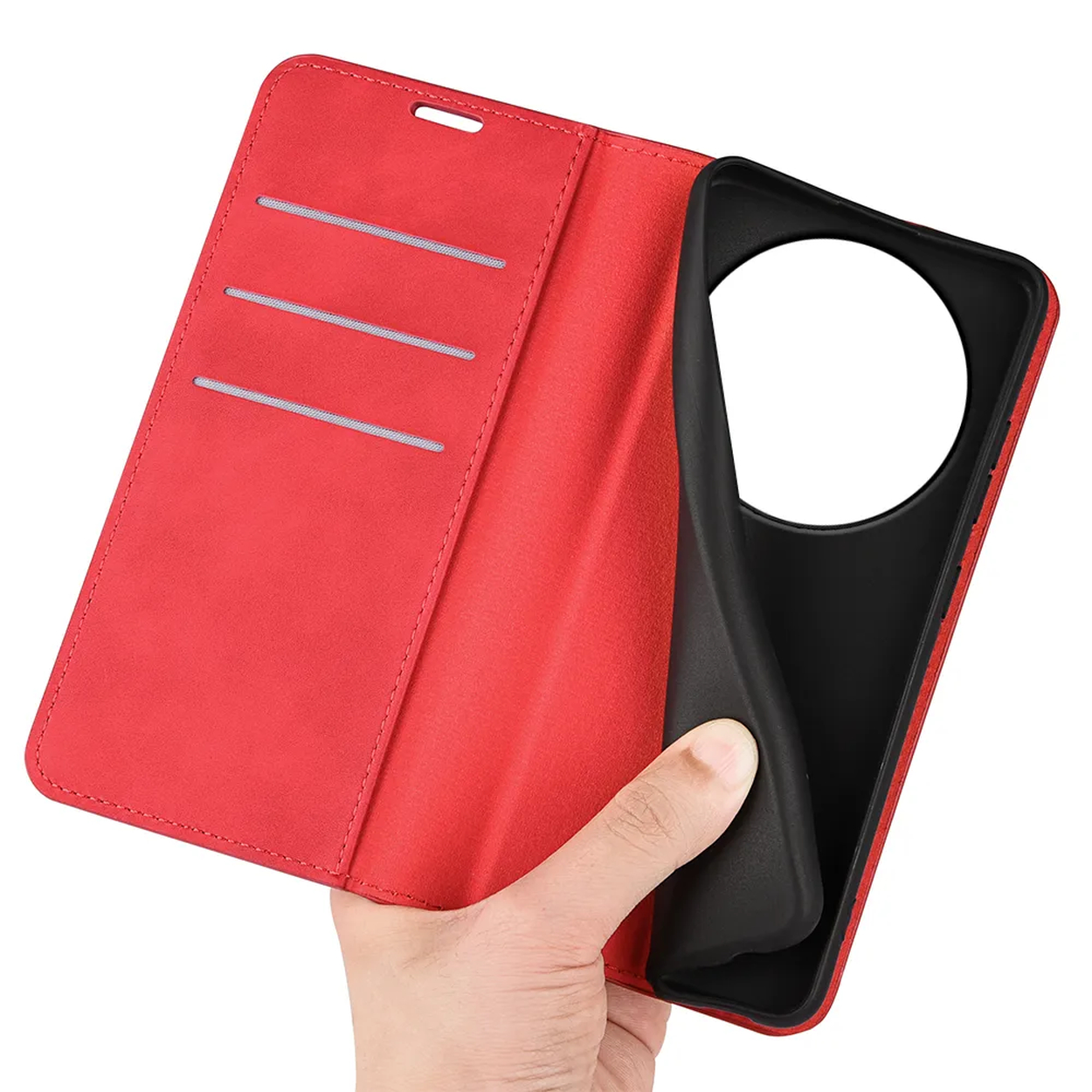 Coque de téléphone rouge à rabat avec fentes pour cartes et support noir, tenue par une main.