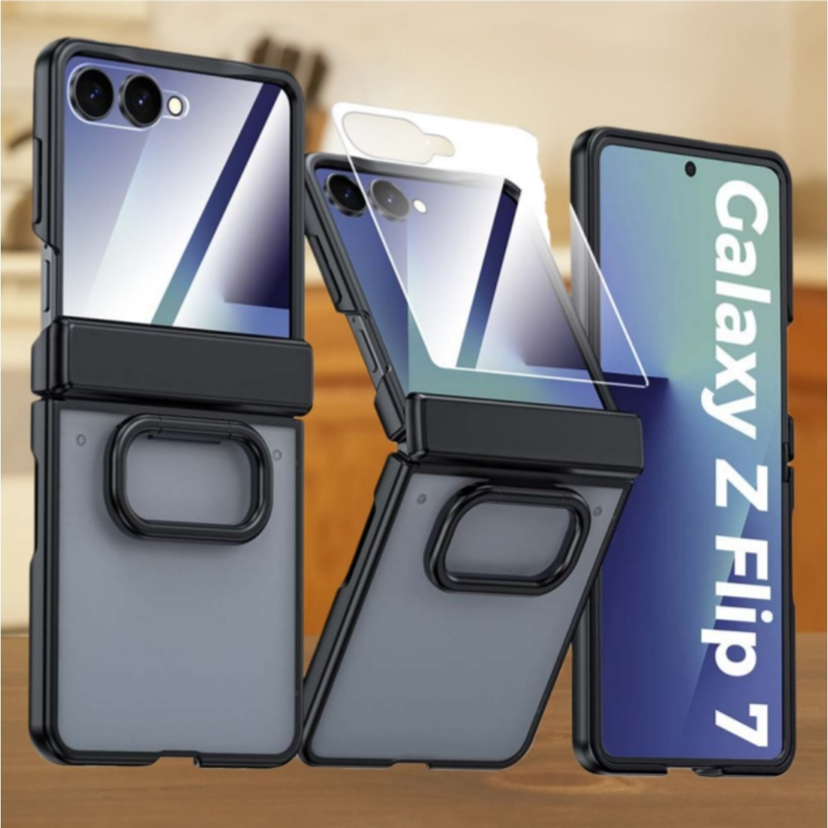 Tre custodie Samsung Galaxy Z Flip 7 in varie posizioni aperte.
