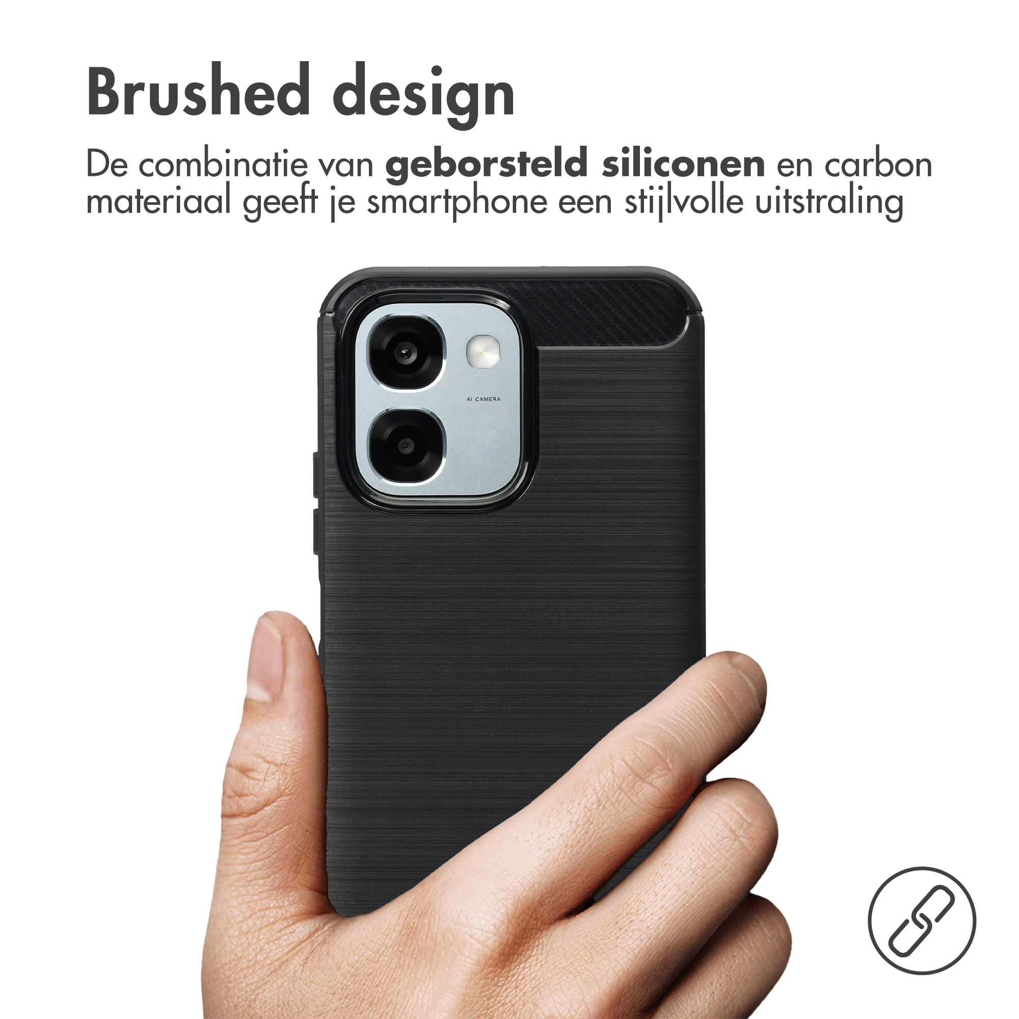 Een hand houdt een zwarte smartphone vast met geborsteld design en dubbele camera.
