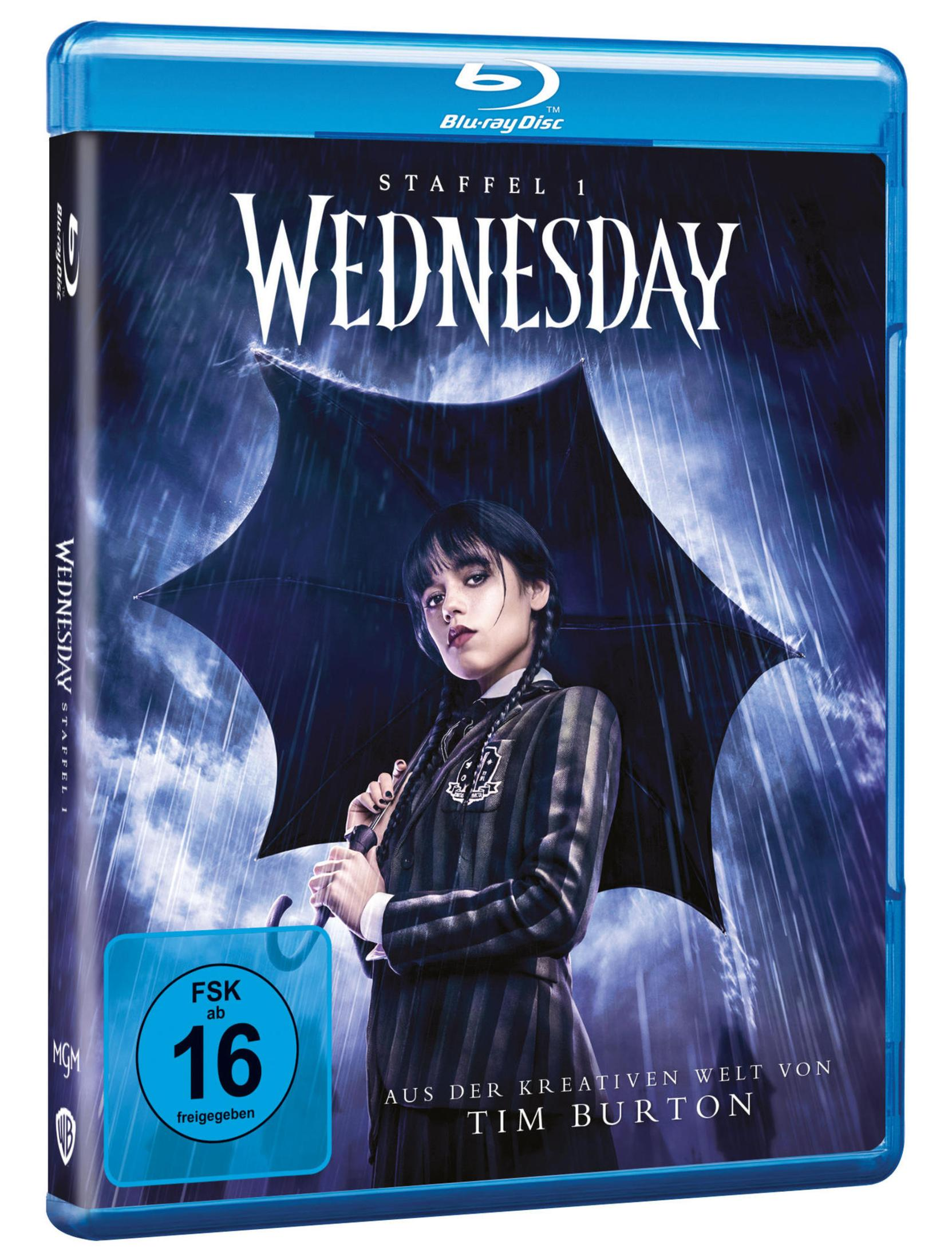 Wednesday mit Regenschirm im Regen, FSK 16 Freigabe, Blu-ray Disc.
