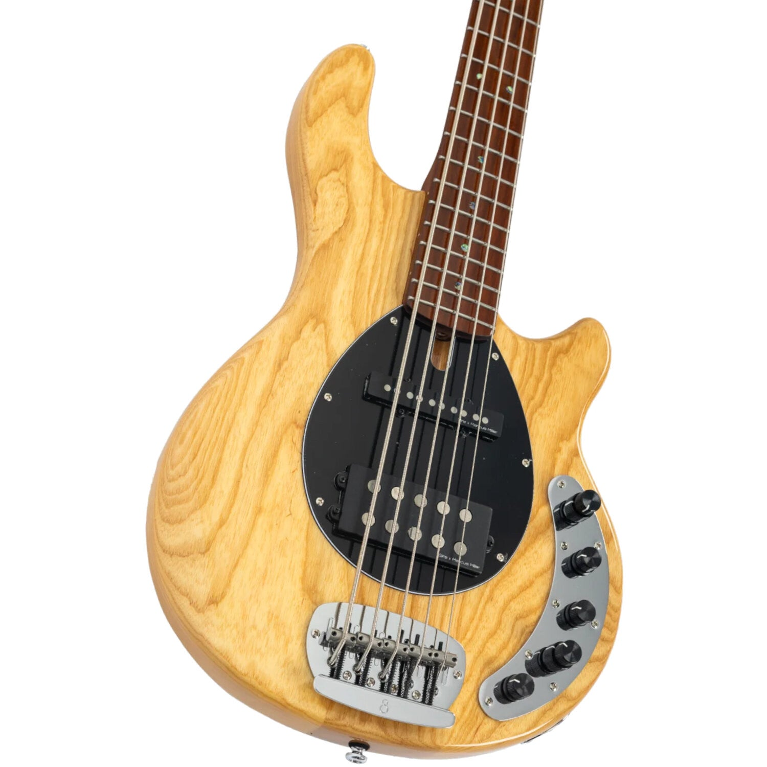 Lichtbruine basgitaar met zwarte elementen en zilveren hardware.