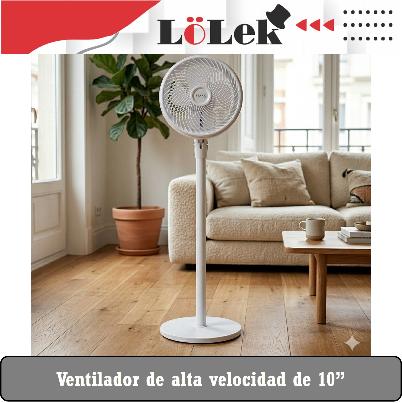 Un ventilador blanco de pie está sobre un suelo de madera junto a un sofá.
