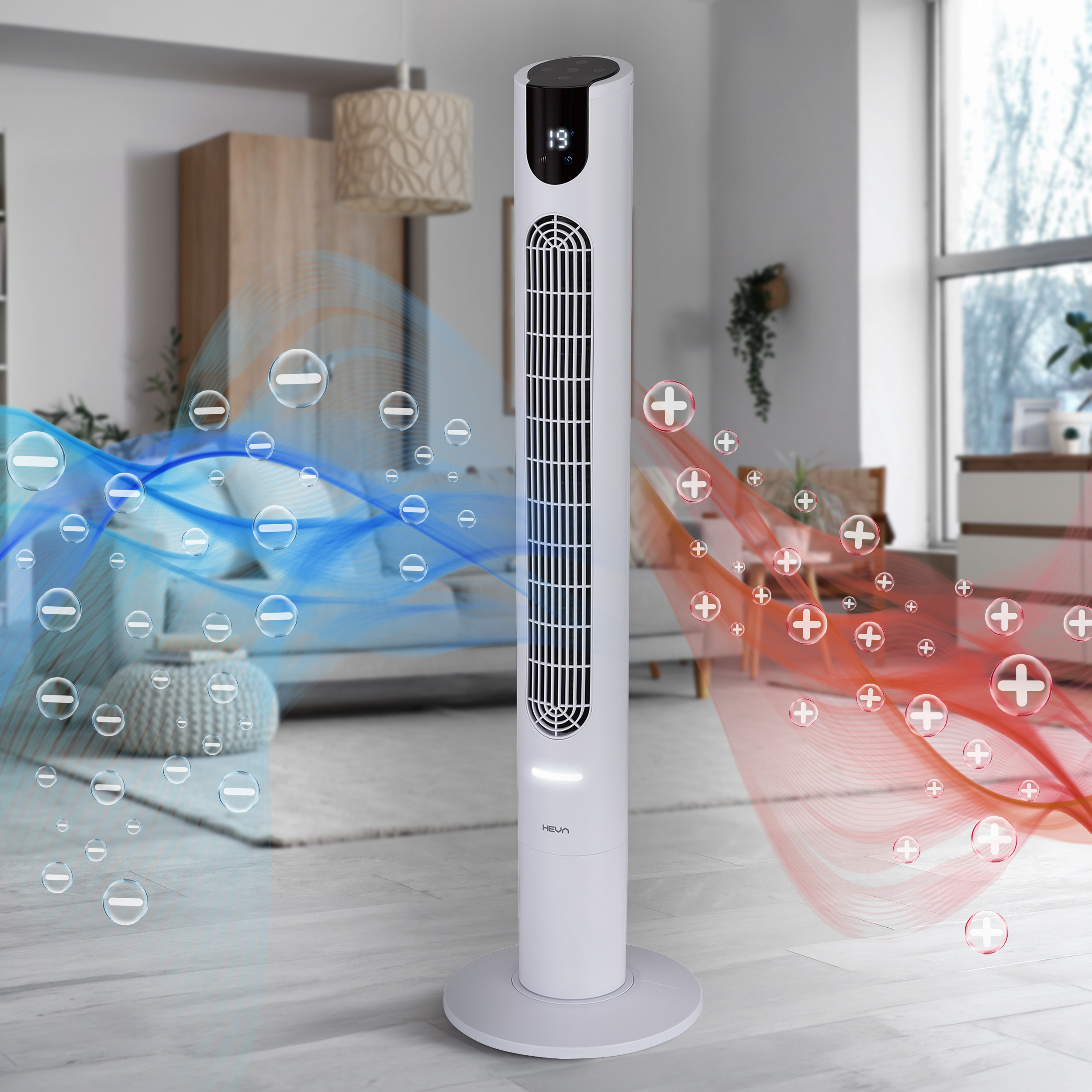 Biały wentylator wieżowy z cyfrowym wyświetlaczem w salonie, z niebieskimi i czerwonymi strumieniami powietrza.