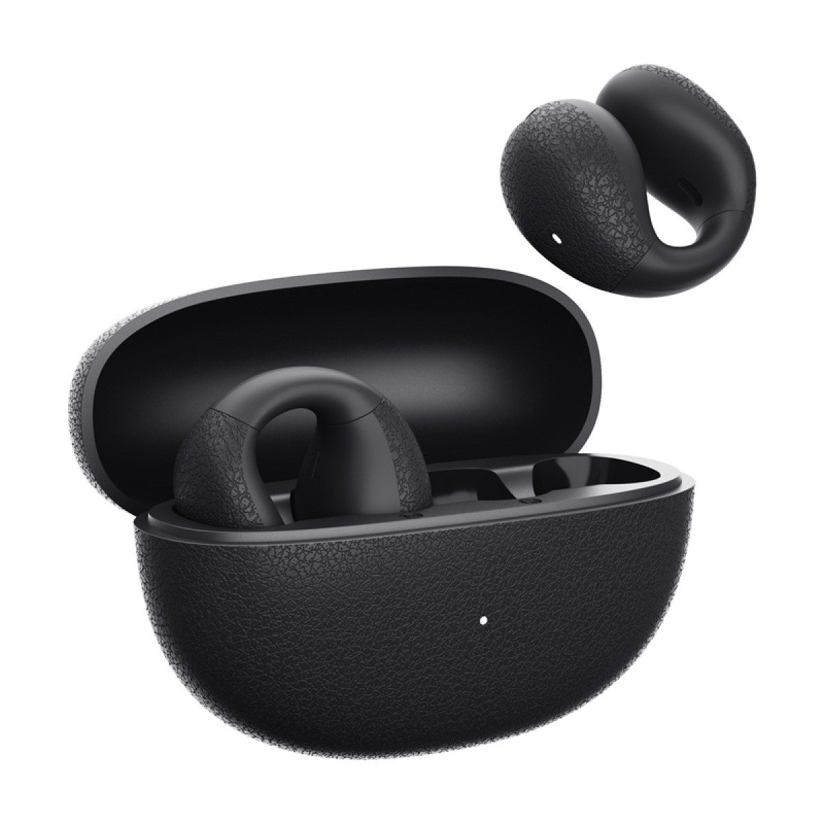 Custodia di ricarica nera con coperchio aperto e due auricolari wireless, uno nella custodia, uno accanto.