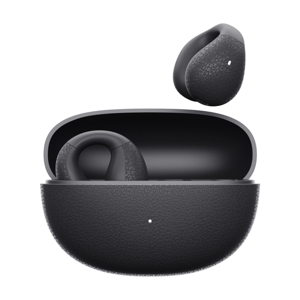 Auricolari wireless neri in una custodia di ricarica nera aperta.