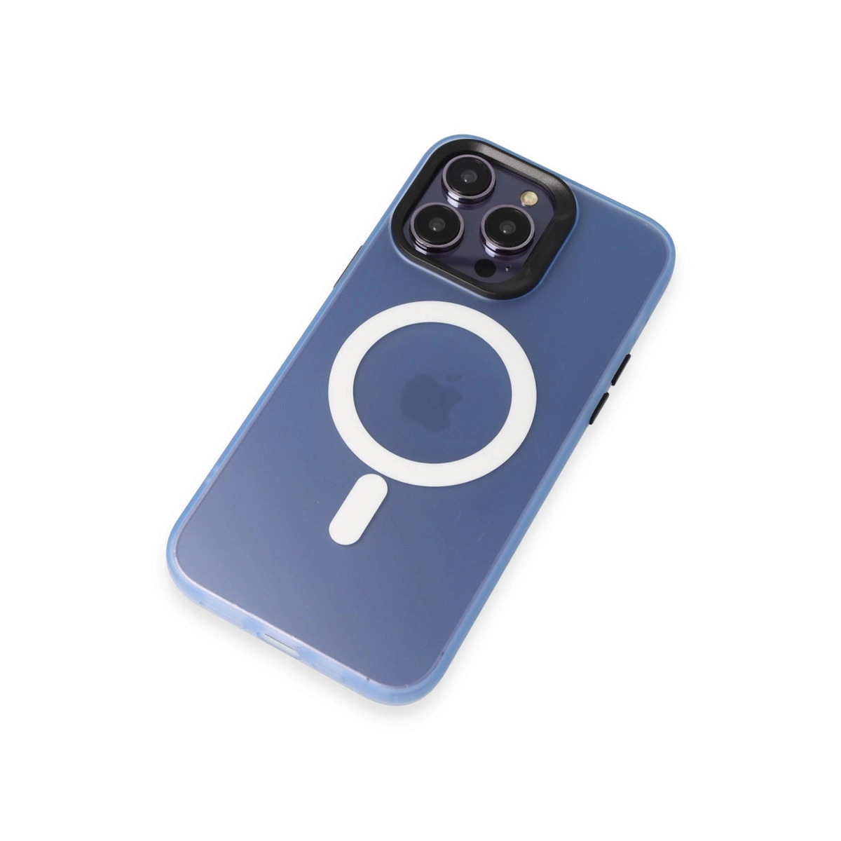 Üç kameralı, beyaz manyetik halkalı mavi telefon kılıfı. Beyaz arka plan üzerinde.