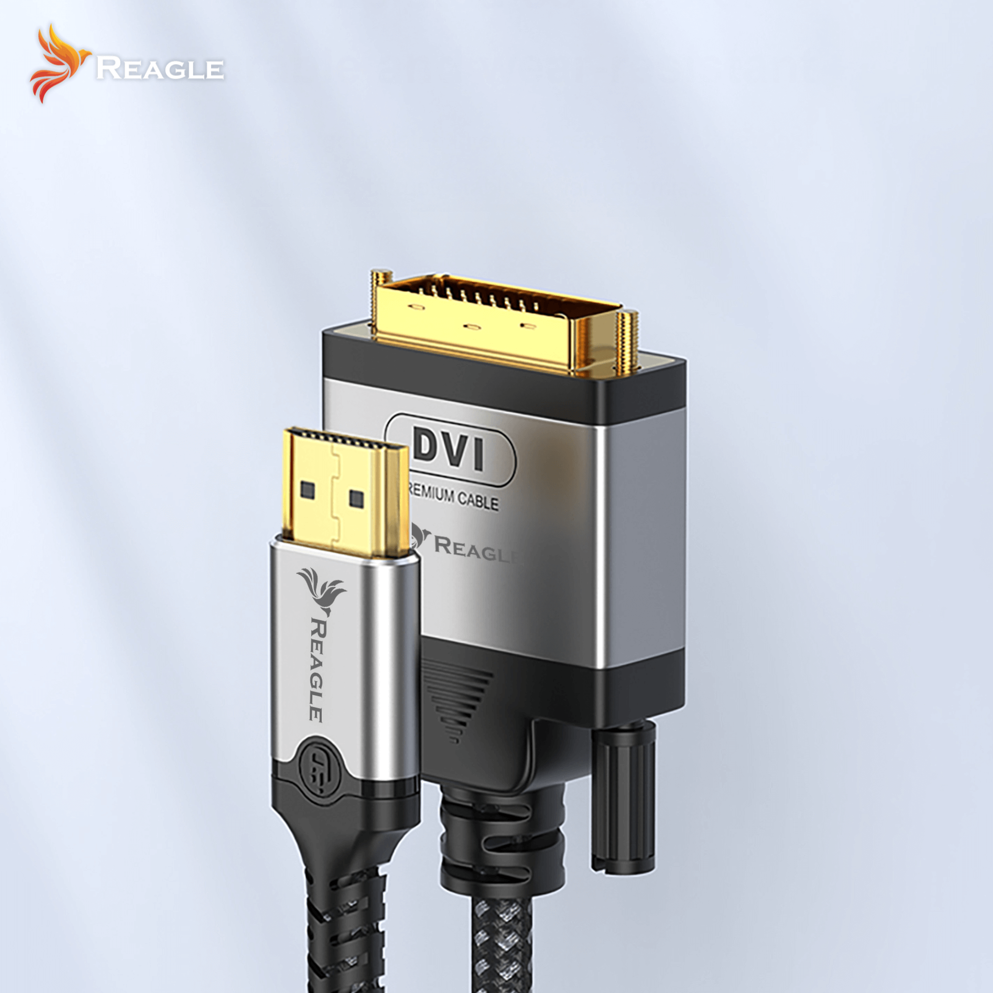 Dwa złote złącza kabli HDMI i DVI z srebrnymi obudowami i czarnym oplotem.