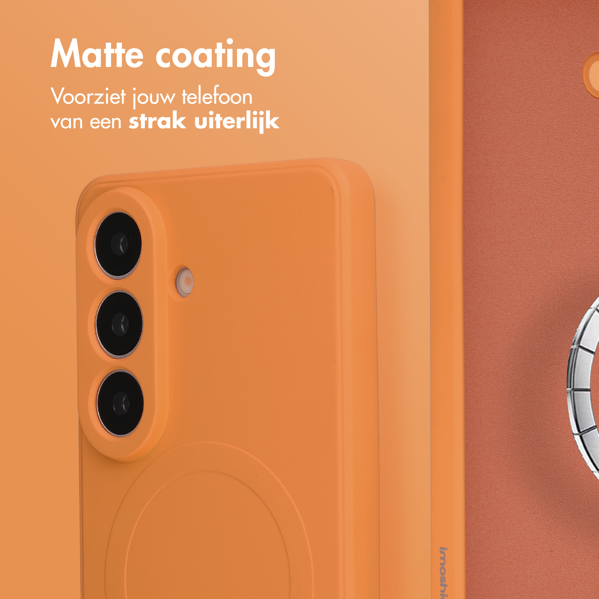 Oranje telefoonhoes met drie camera's aan de linkerkant en tekst.