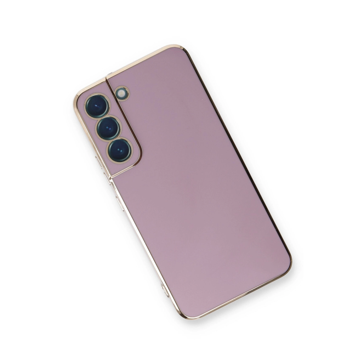 Üç kamera lensli ve altın kenarlı mor telefon kılıfı, beyaz zeminde.