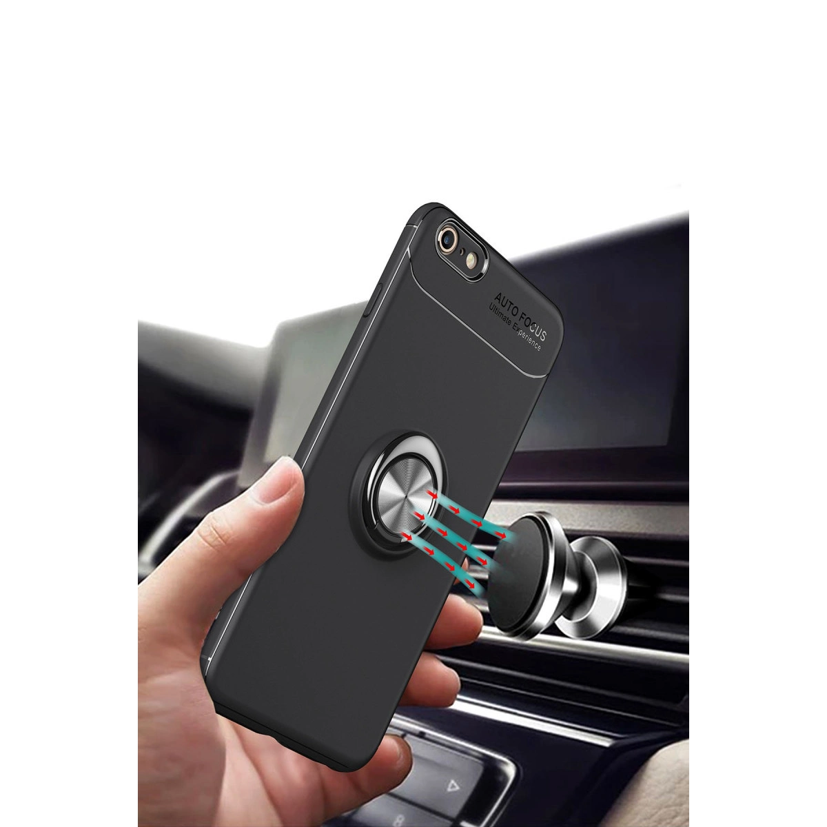 Bir el, arabada halka tutuculu siyah bir telefon tutuyor.
