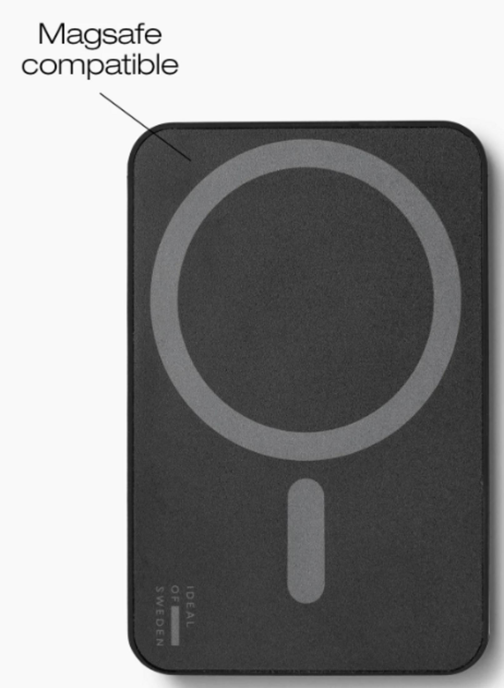 Schwarzes MagSafe-kompatibles Ladeetui mit kreisförmiger und ovaler Einlage.