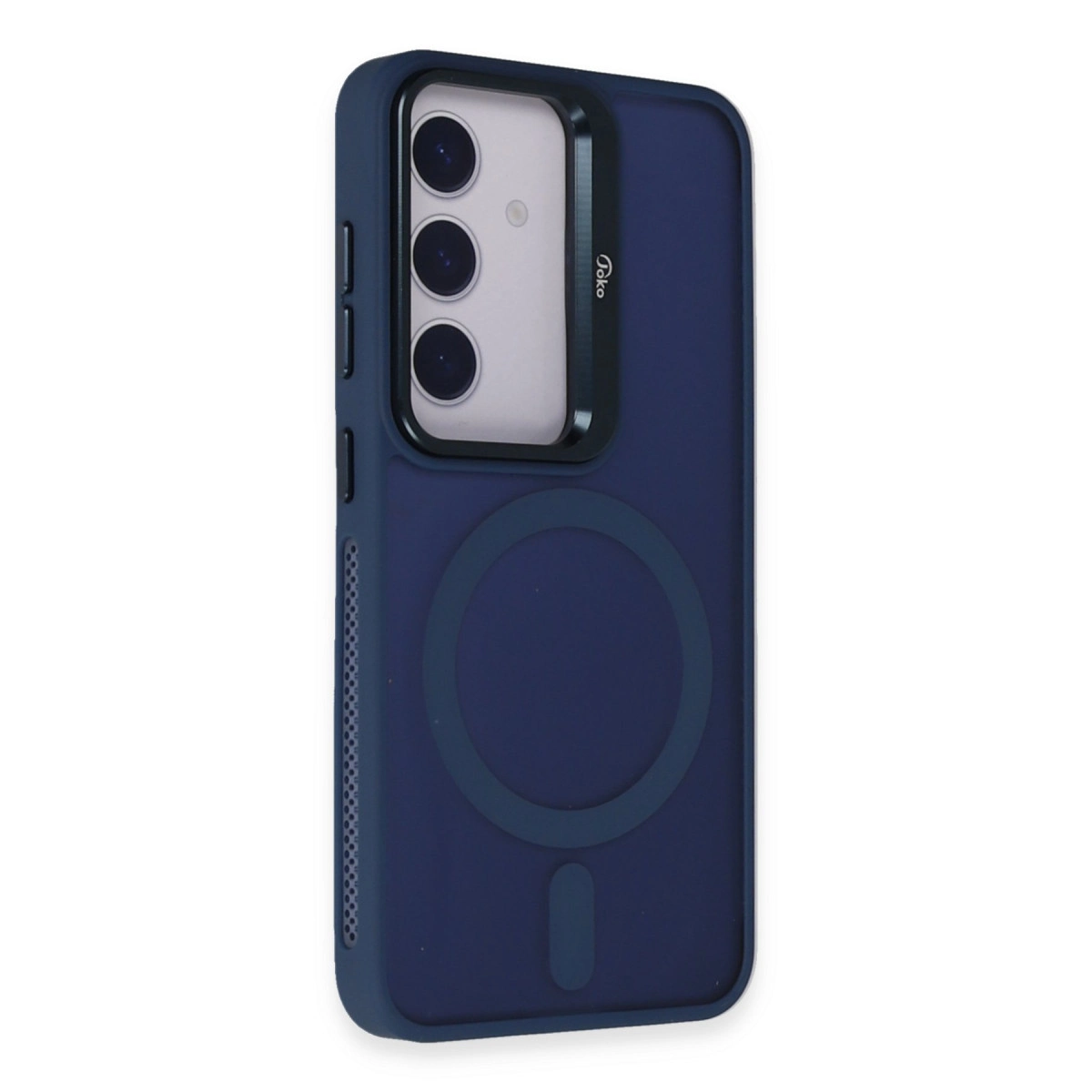 Üç kamera lensli ve manyetik halkalı lacivert telefon kılıfı.