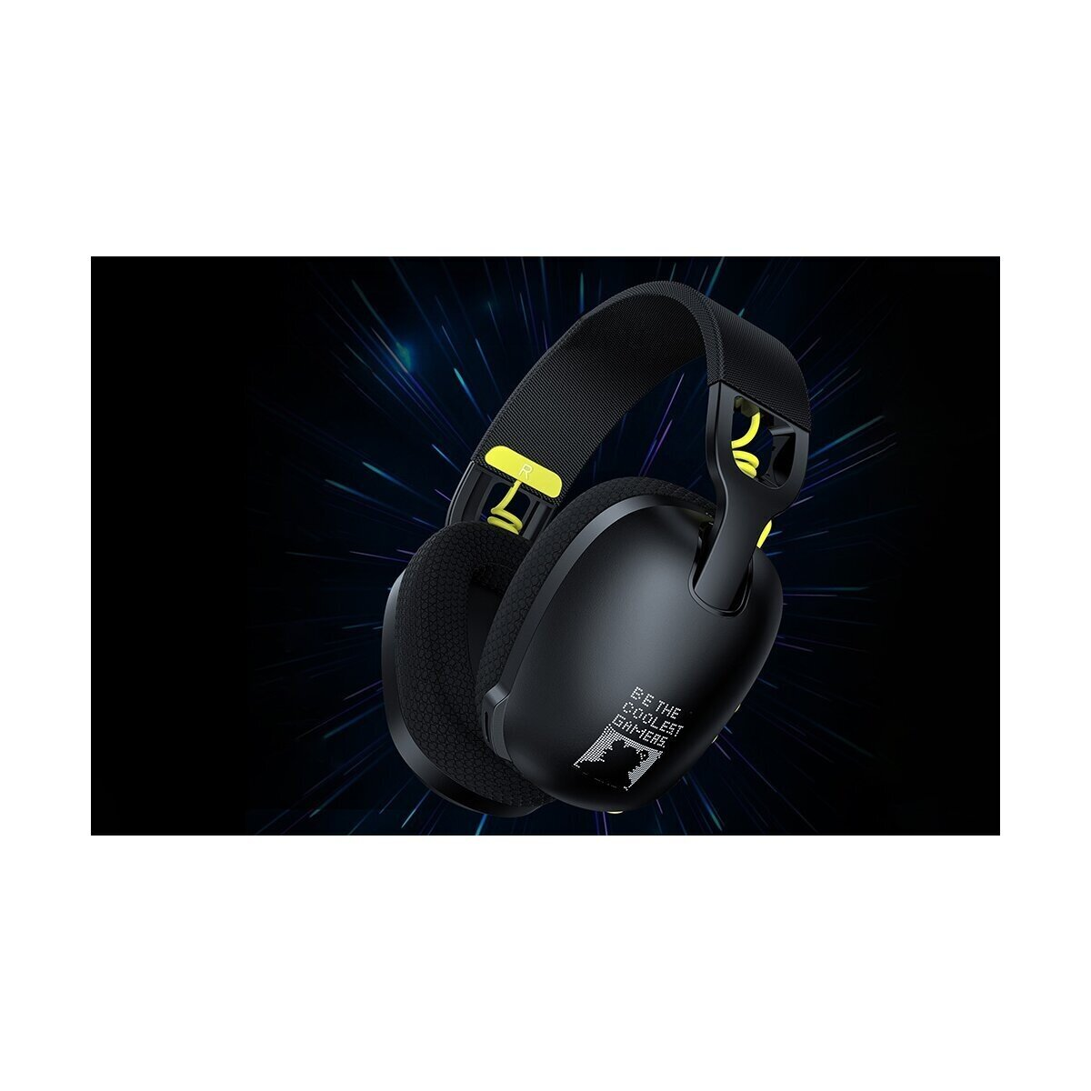 Schwarzer Gaming-Headset mit gelben Akzenten auf dunklem Hintergrund mit blauen Lichtstreifen.