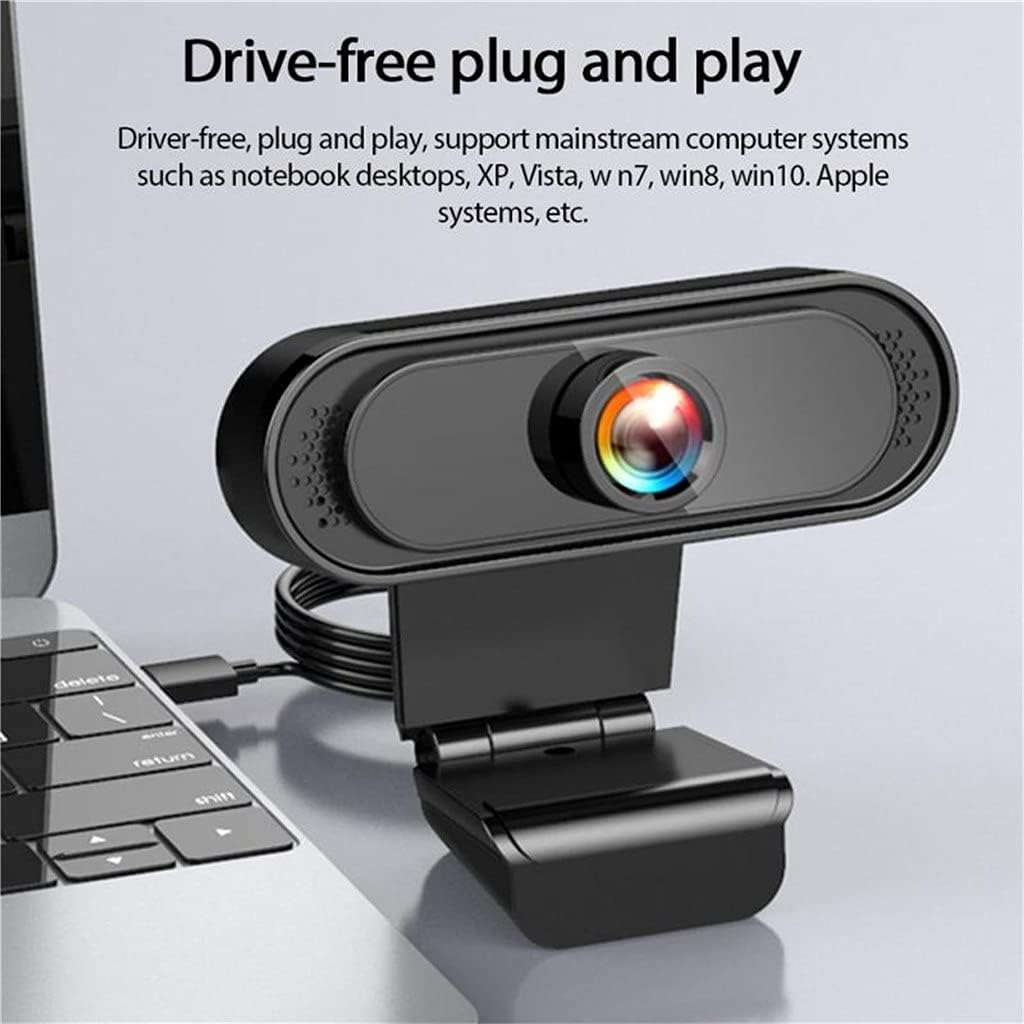Schwarze Webcam, die an den USB-Anschluss eines Laptops auf einem Schreibtisch angeschlossen ist.