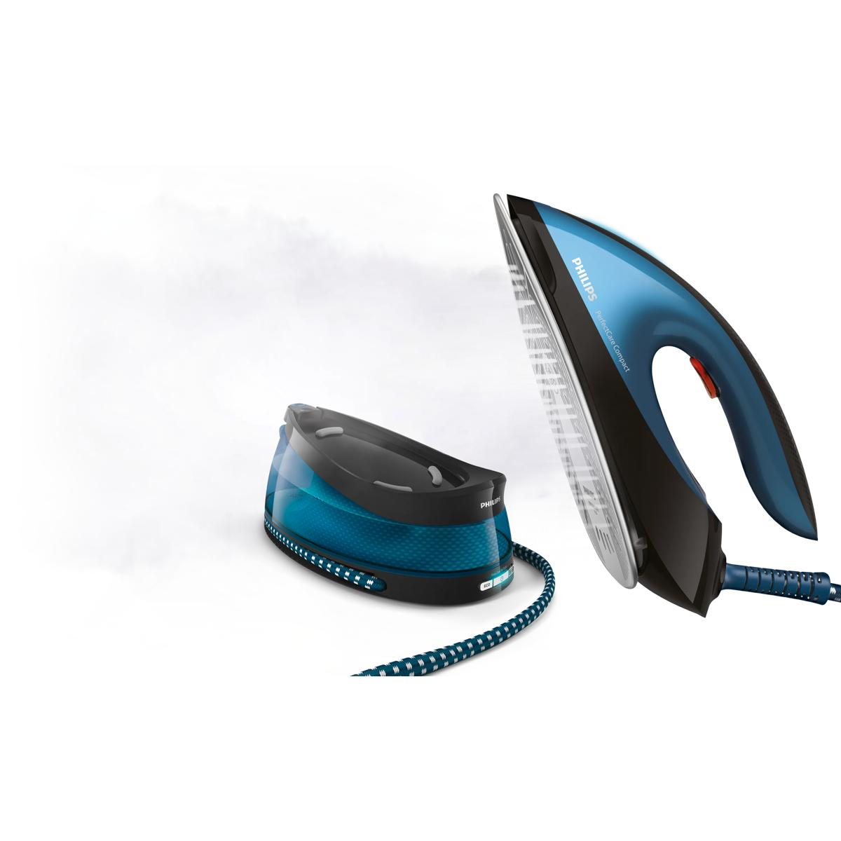 Zwei blaue Philips Dampfbügeleisen, eines steht aufrecht, das andere liegt