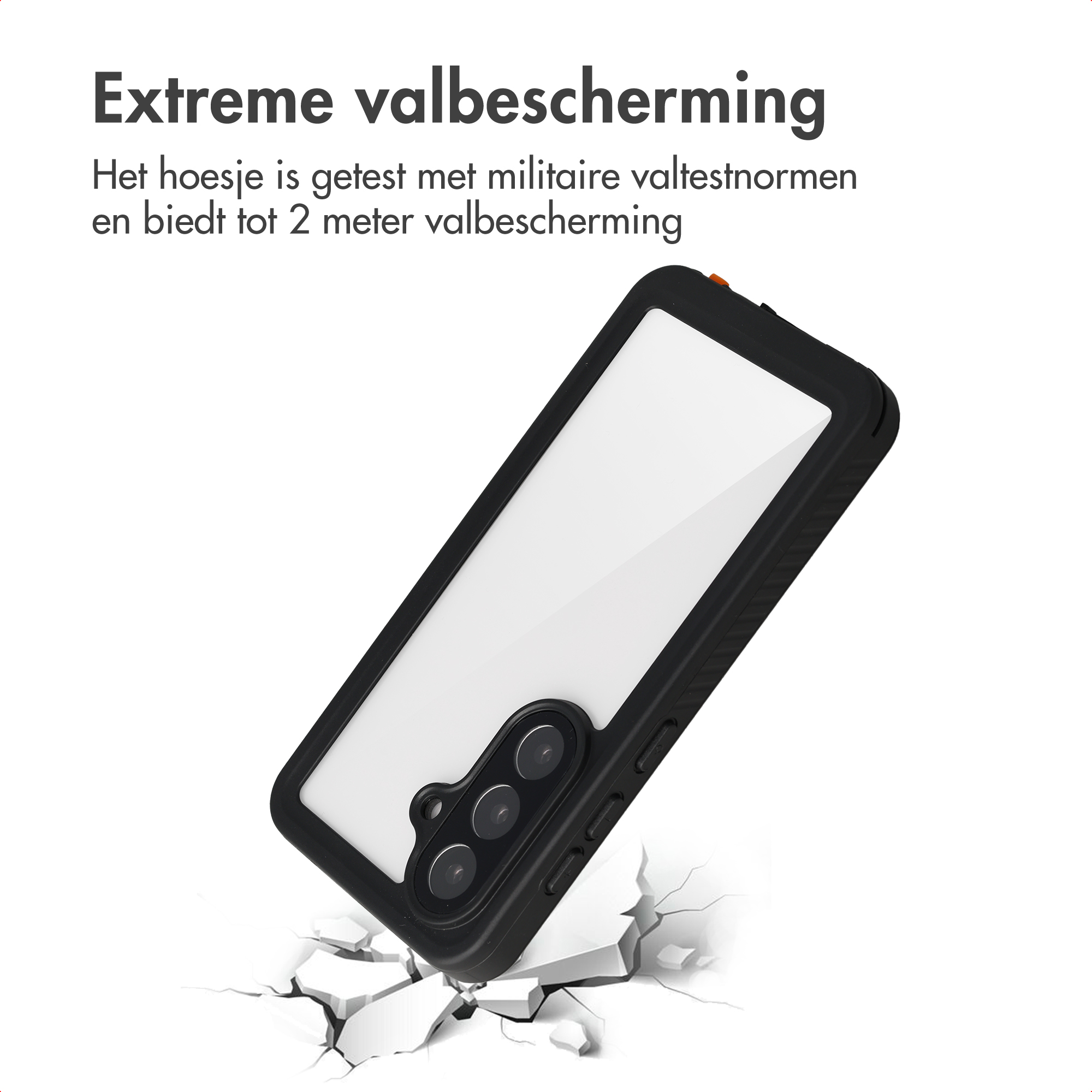 Coque de téléphone noire avec trois caméras tombant sur un sol craquelé.