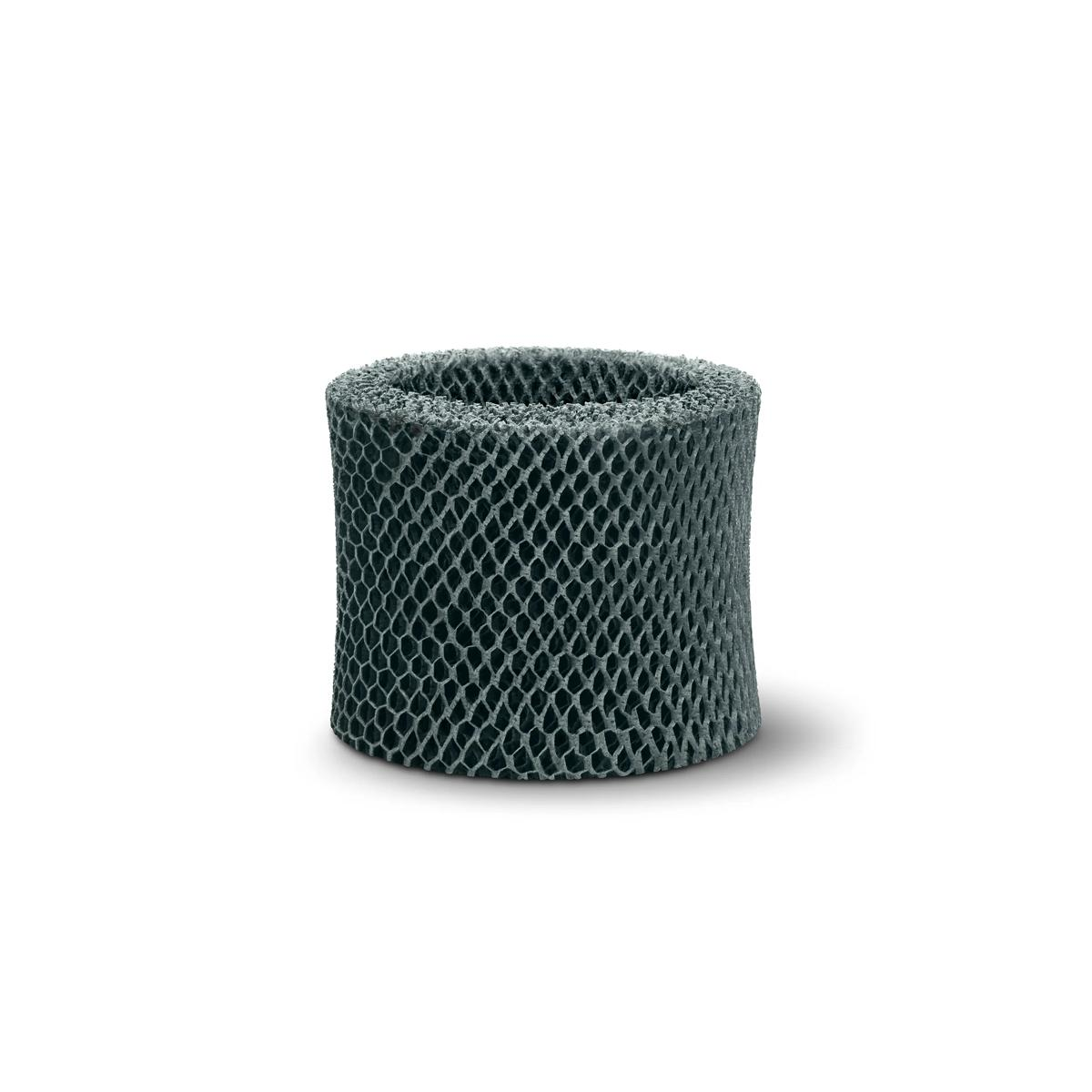 Un filtro cilíndrico gris con estructura de panal sobre fondo blanco.