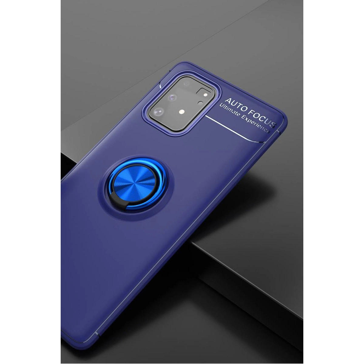 Mavi halka tutuculu lacivert telefon kılıfı ve kamera lensleri.