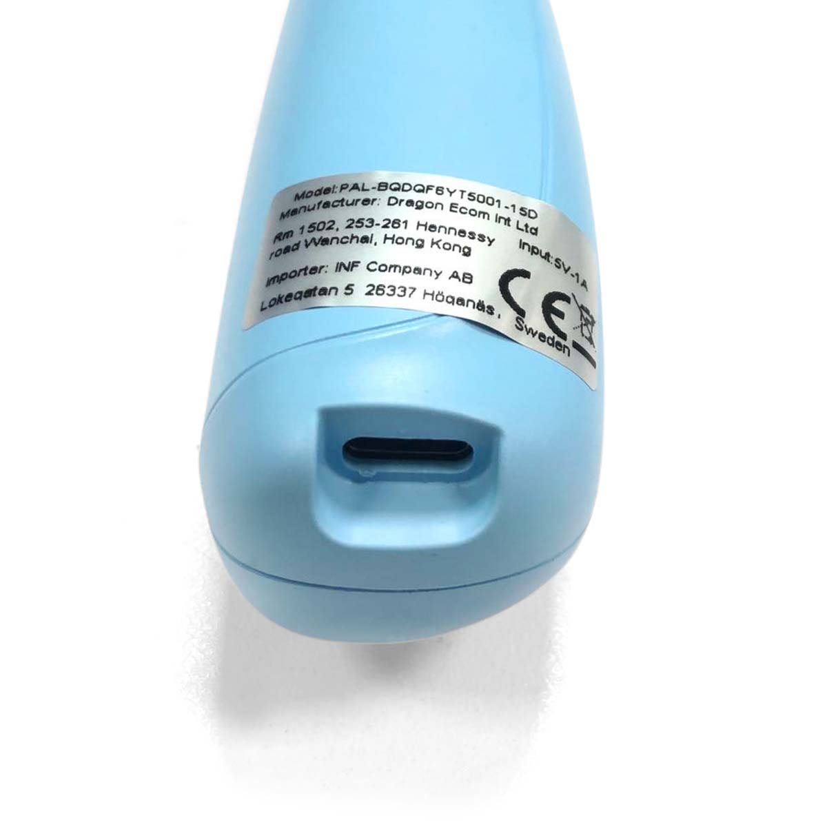Dispositivo blu con marchio CE e dettagli tecnici.