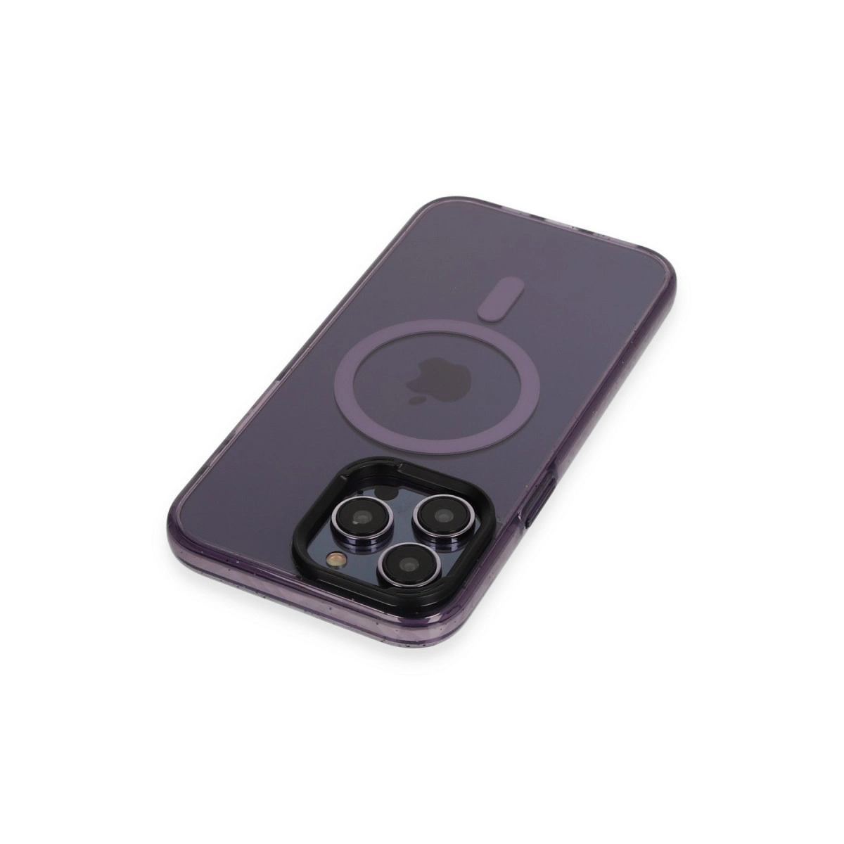 Üç kameralı ve manyetik halkalı mor iPhone kılıfı.