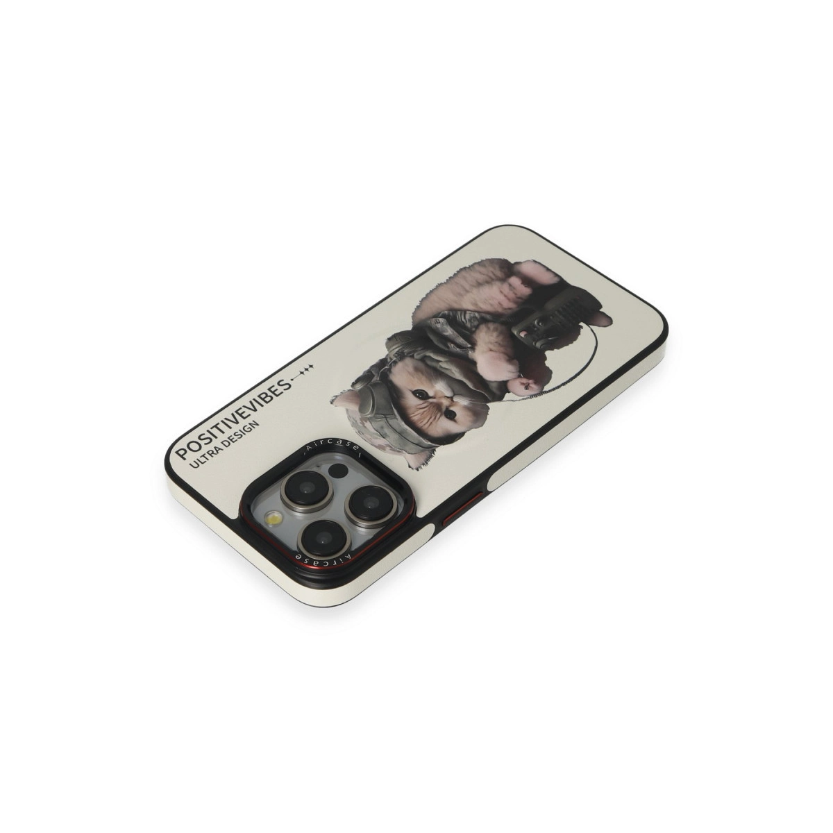 Kulaklık takan sevimli bir kedi yavrusunu içeren telefon kılıfı.