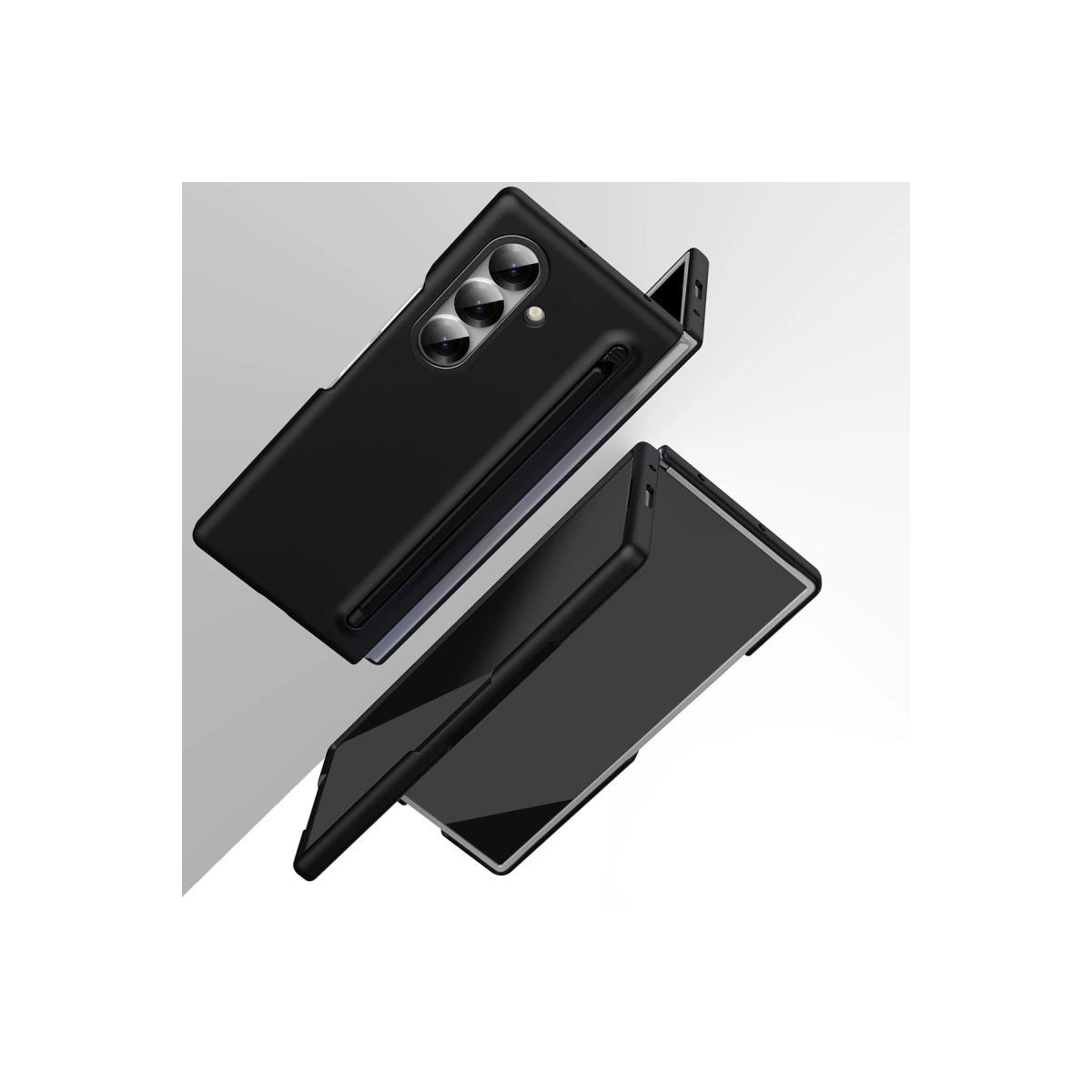 Gri arka plan üzerinde üç kamera lensli ve kalem tutuculu siyah telefon kılıfı.