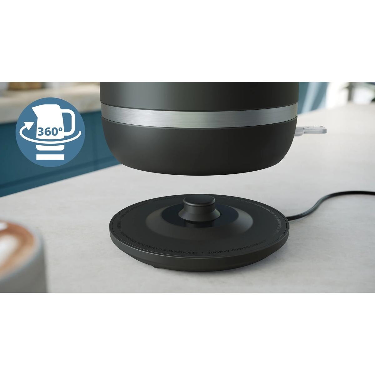 Czajnik na czarnej podstawie, z ikoną 360 stopni.
