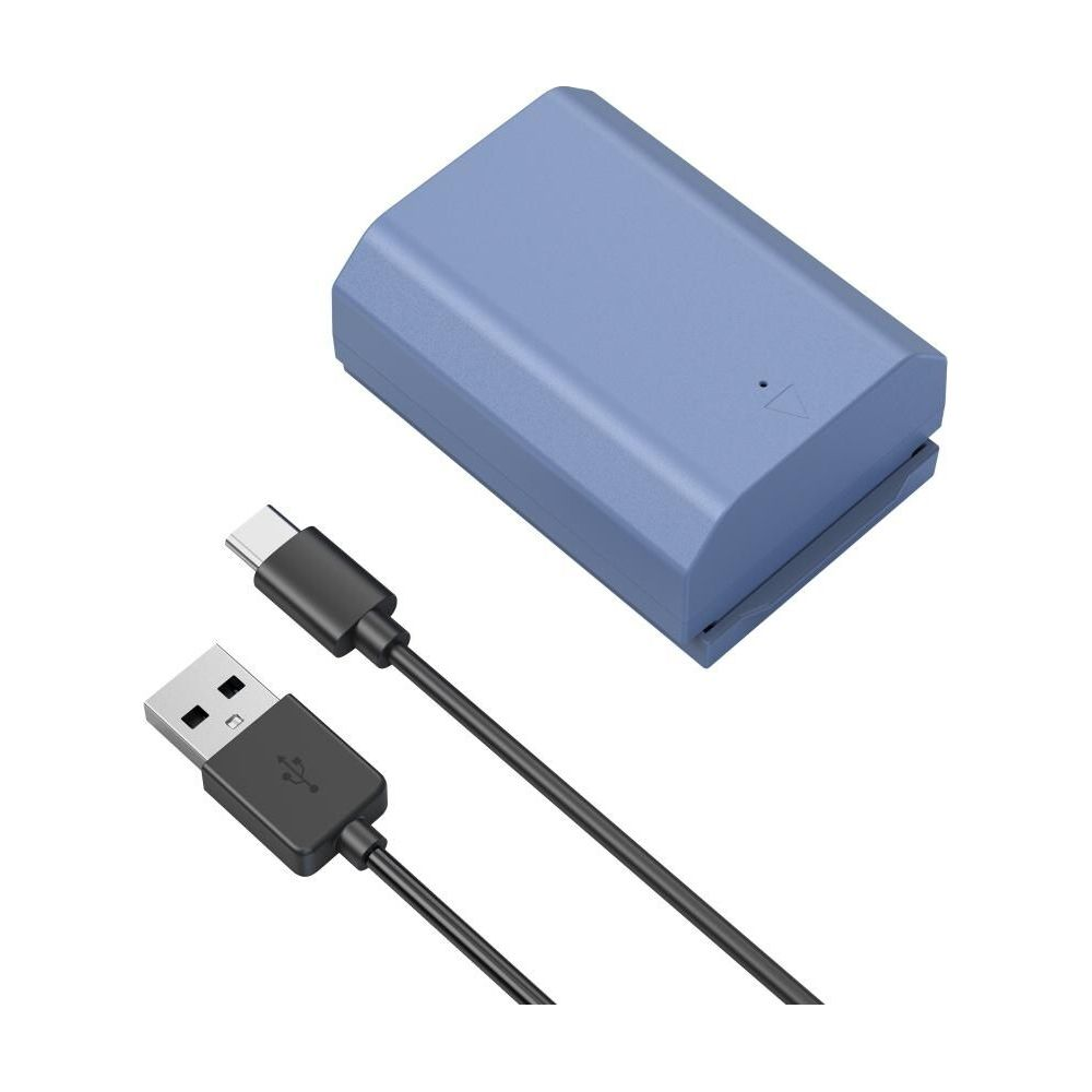 Un dispositivo elettronico blu con un cavo USB-A e un cavo USB-C.