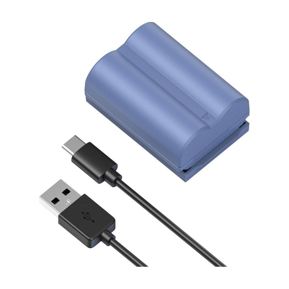 Un pacco batteria blu e un cavo USB con connettori USB-C e USB-A.