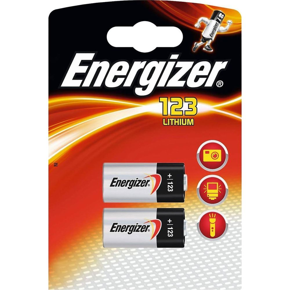 Zwei Energizer 123 Lithium-Batterien in einer Verpackung mit Symbolen f ür Kamera, Laptop und Taschenlampe.