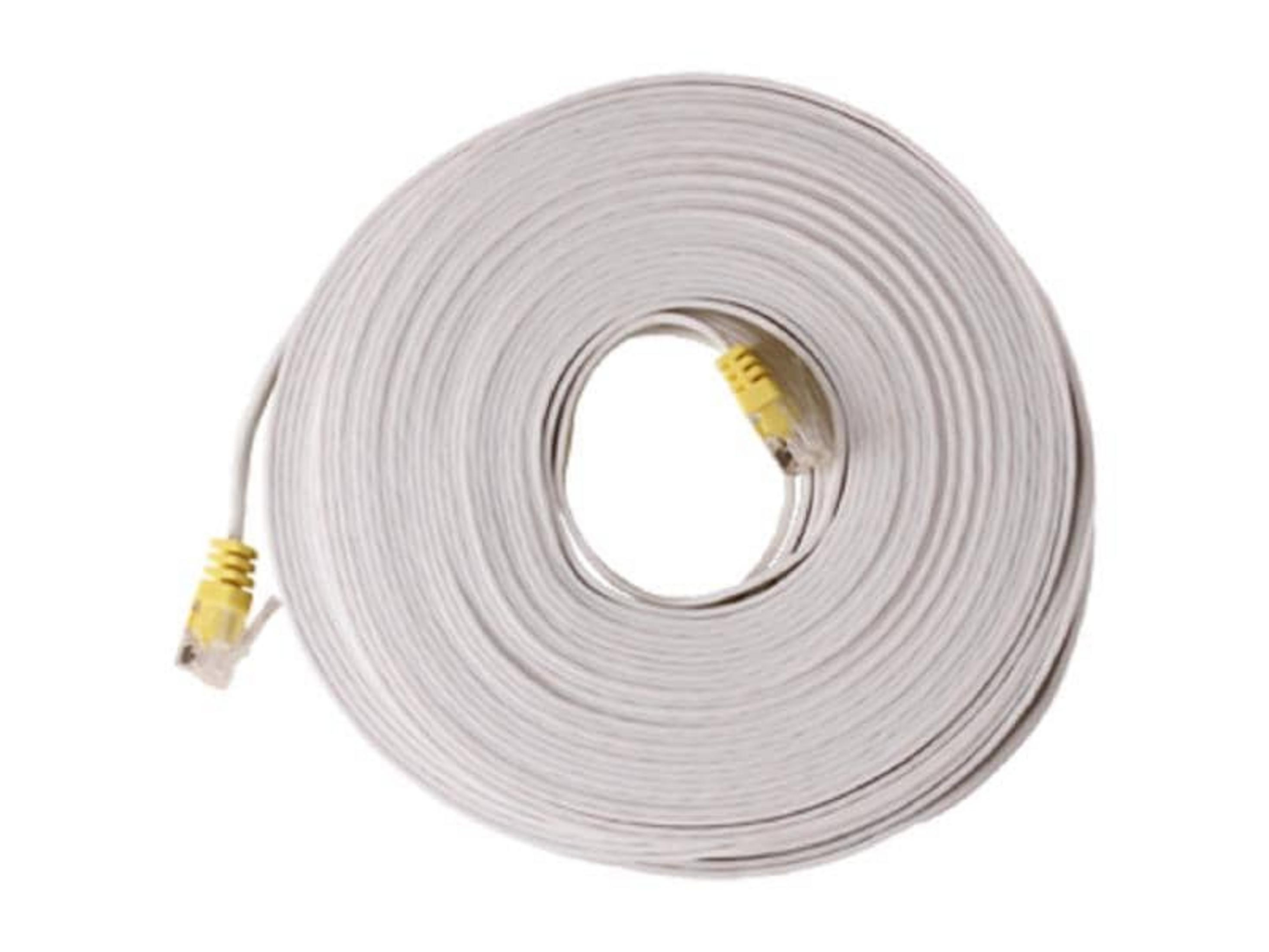 Ein aufgerolltes weißes Ethernet-Kabel mit gelben Steckern.