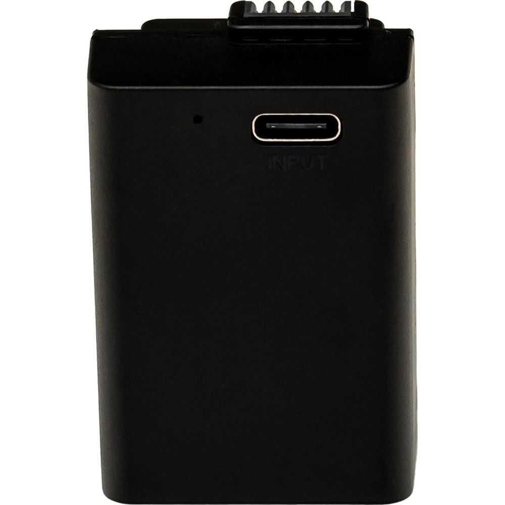 Dispositivo elettronico nero con porta di ingresso USB-C e testo 'INPUT' sotto.