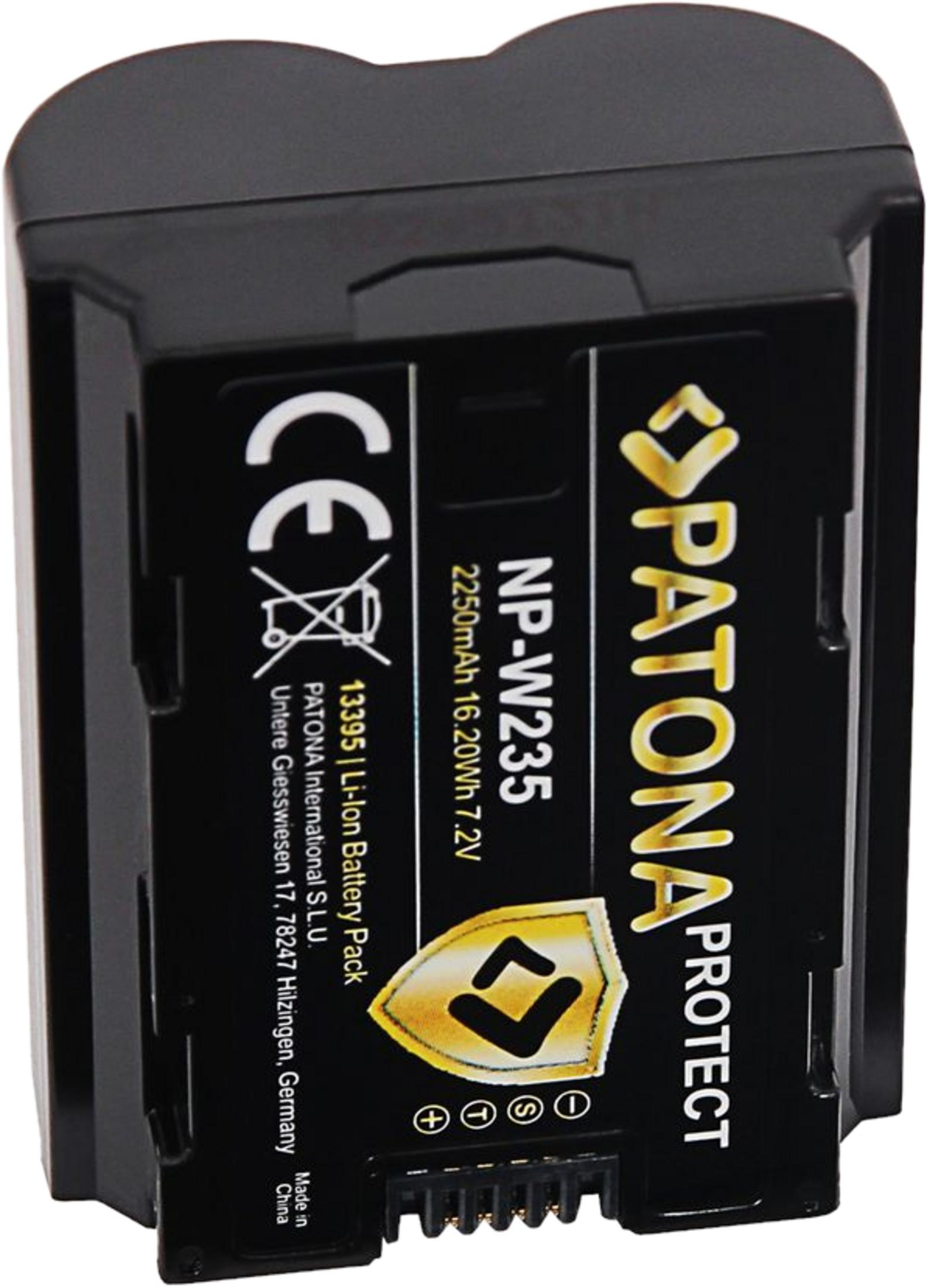 Schwarzer Akku mit der Aufschrift PATONA NP-W235 2250mAh.