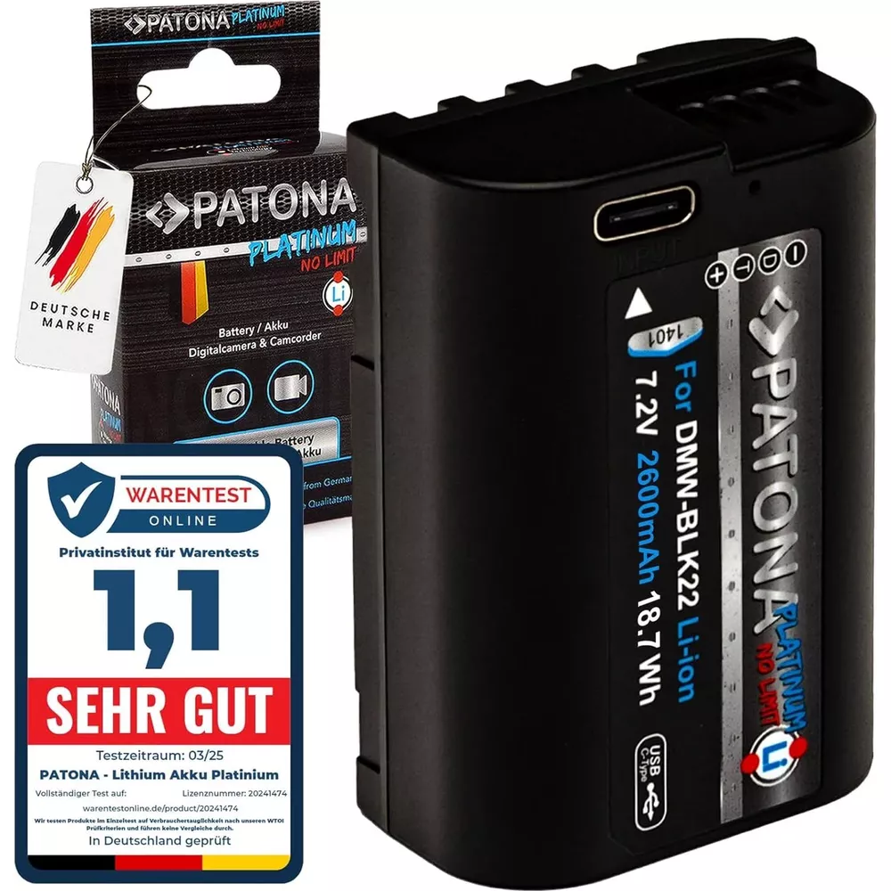 Batteria nera per fotocamere digitali con etichette "PATONA PLATINUM" e "DMW-BLK22".