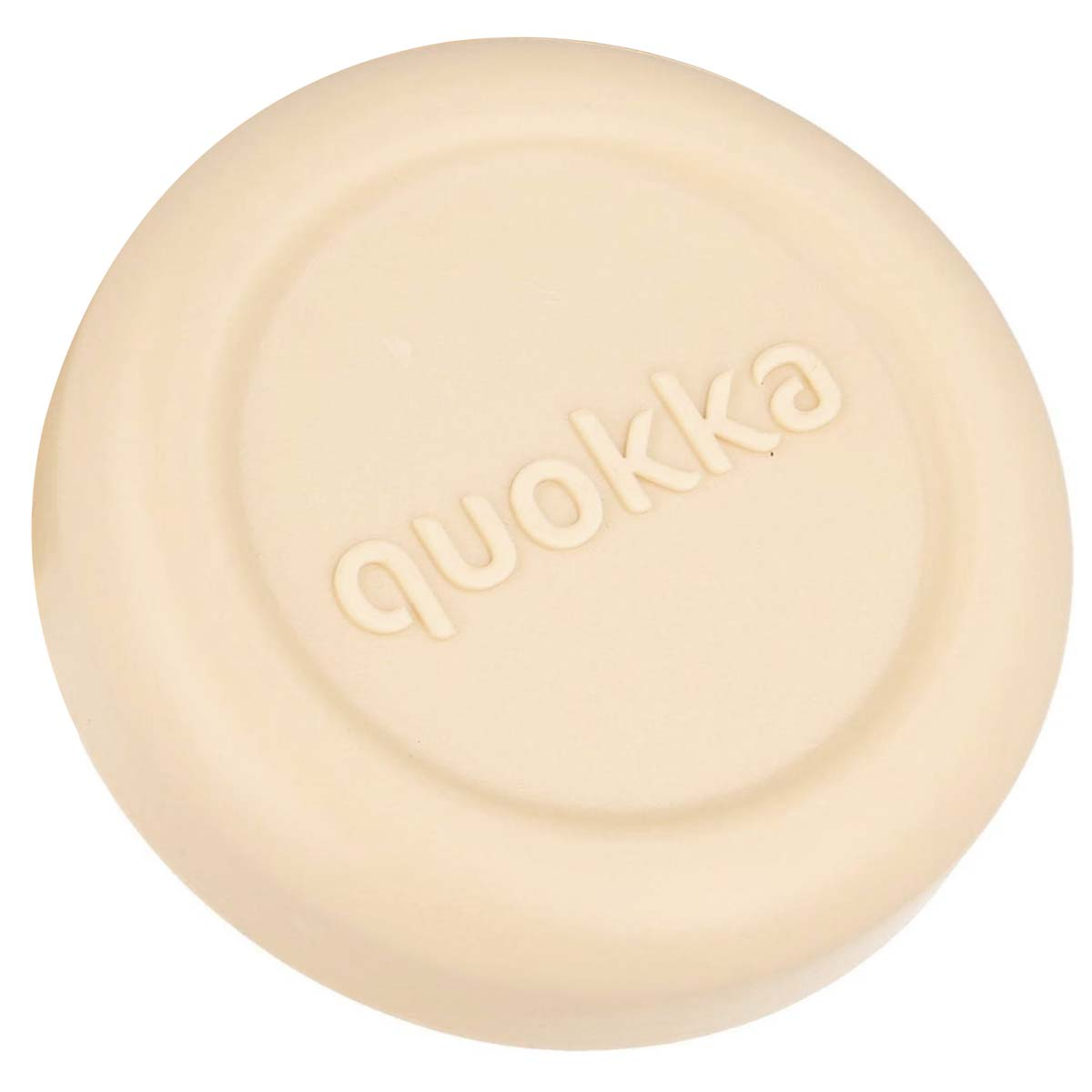 Una saponetta rotonda color crema con il testo "quokka" in rilievo.