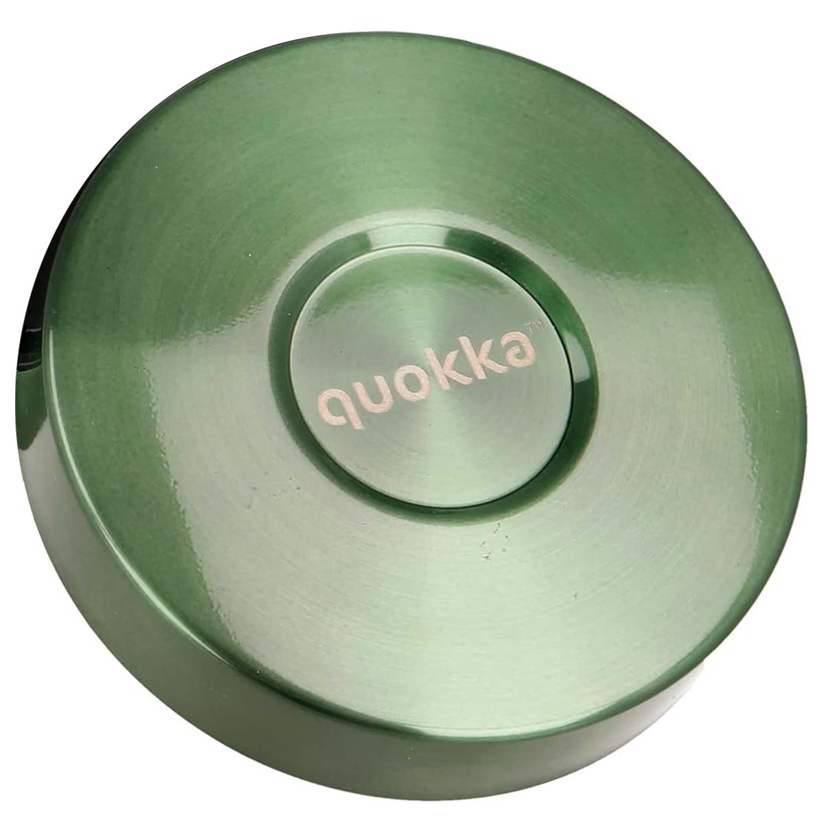 Coperchio verde con superficie in metallo spazzolato e la scritta "quokka".