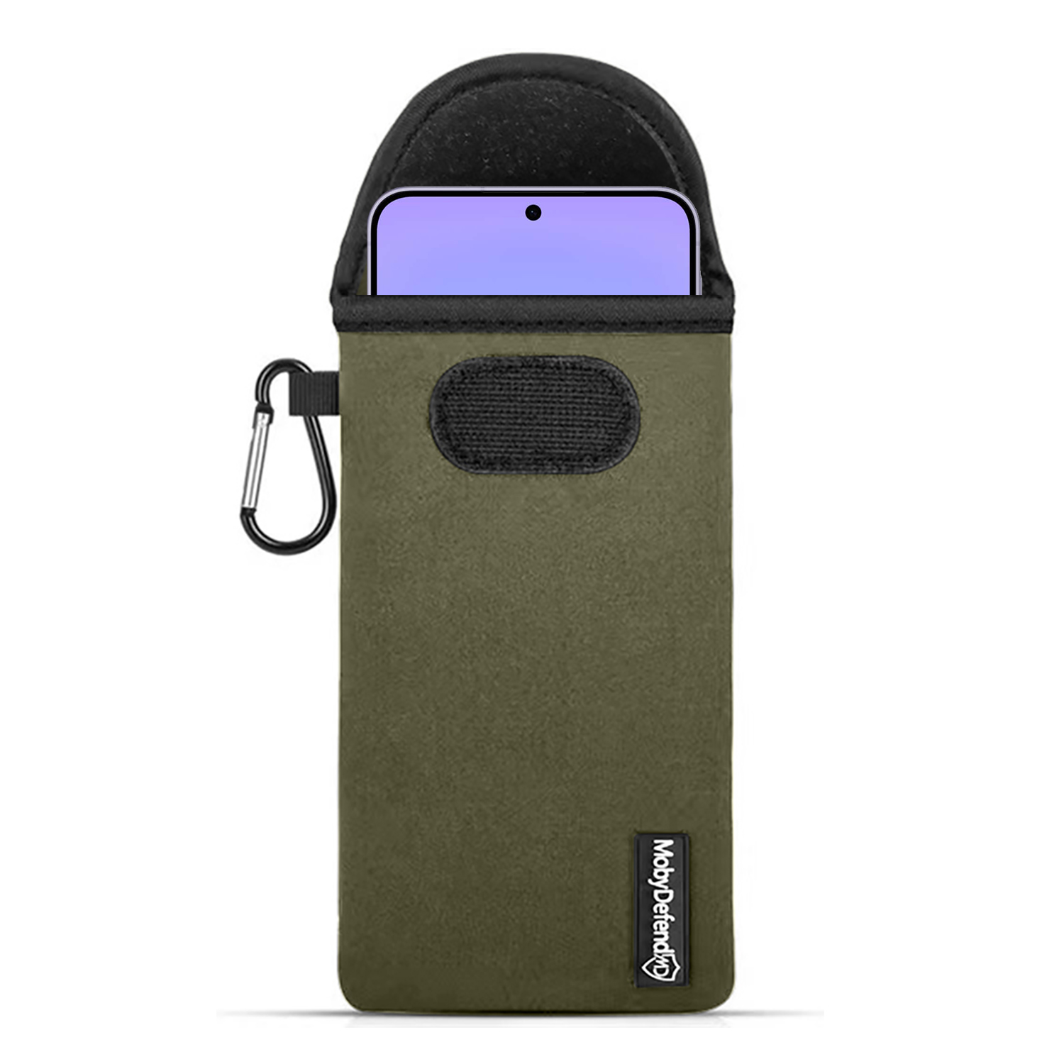 Groene telefoonhoes met karabijnsluiting en gedeeltelijk zichtbare smartphone.