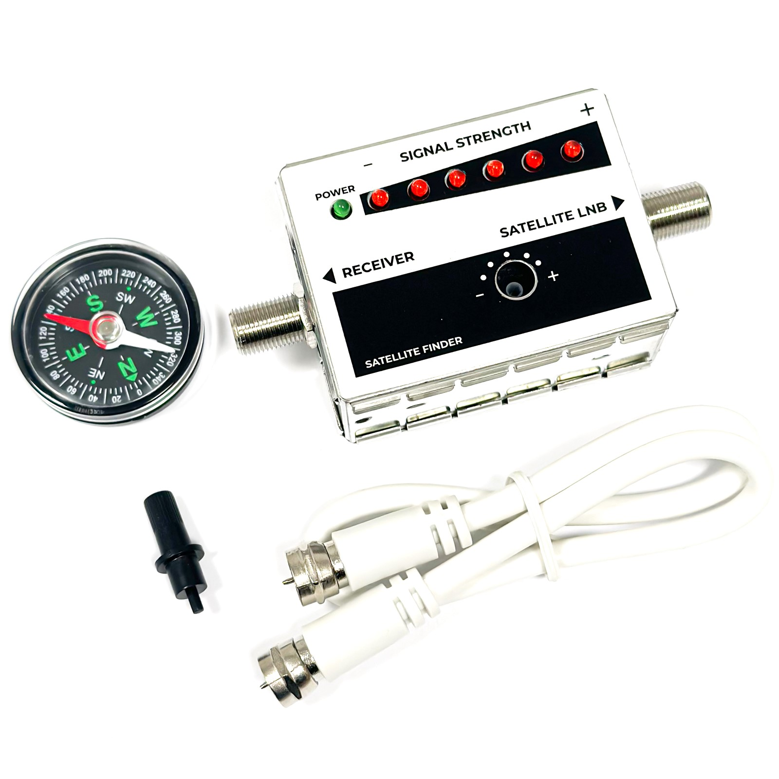 Ein Satellitenfinder mit Kompass, Kabel und schwarzem Adapter auf weißem Hintergrund.