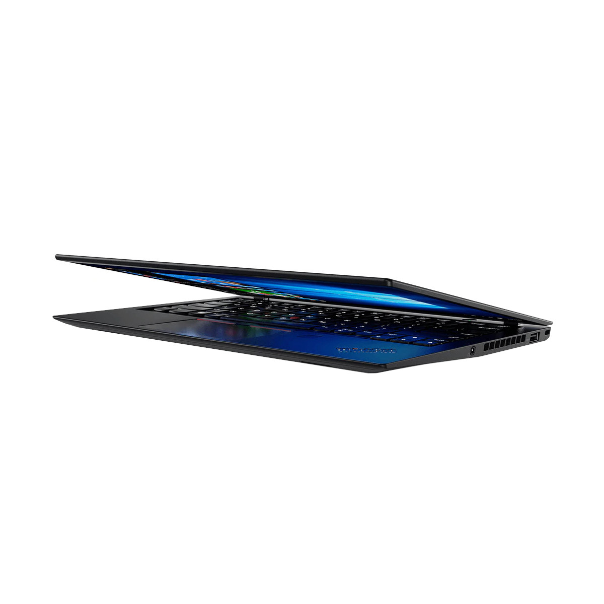 Ein geöffneter schwarzer Laptop mit beleuchteter Tastatur auf weißem Hintergrund.