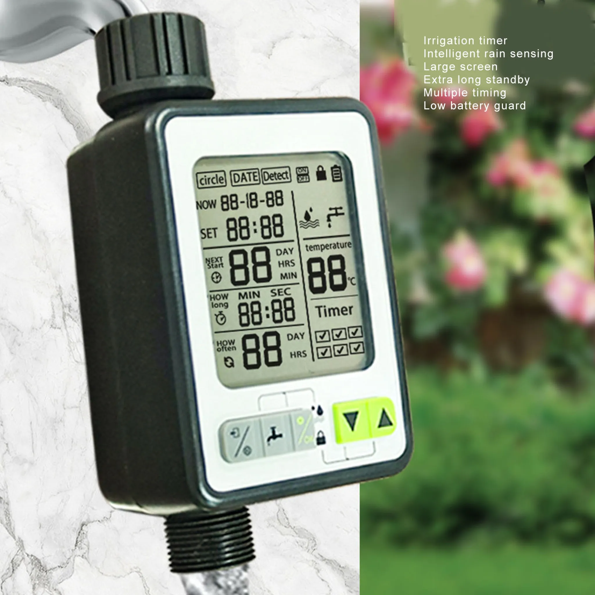 Ein schwarzer Bewässerungszeitschaltuhr mit einem LCD-Bildschirm zeigt Daten an, im Hintergrund sind Blumen.