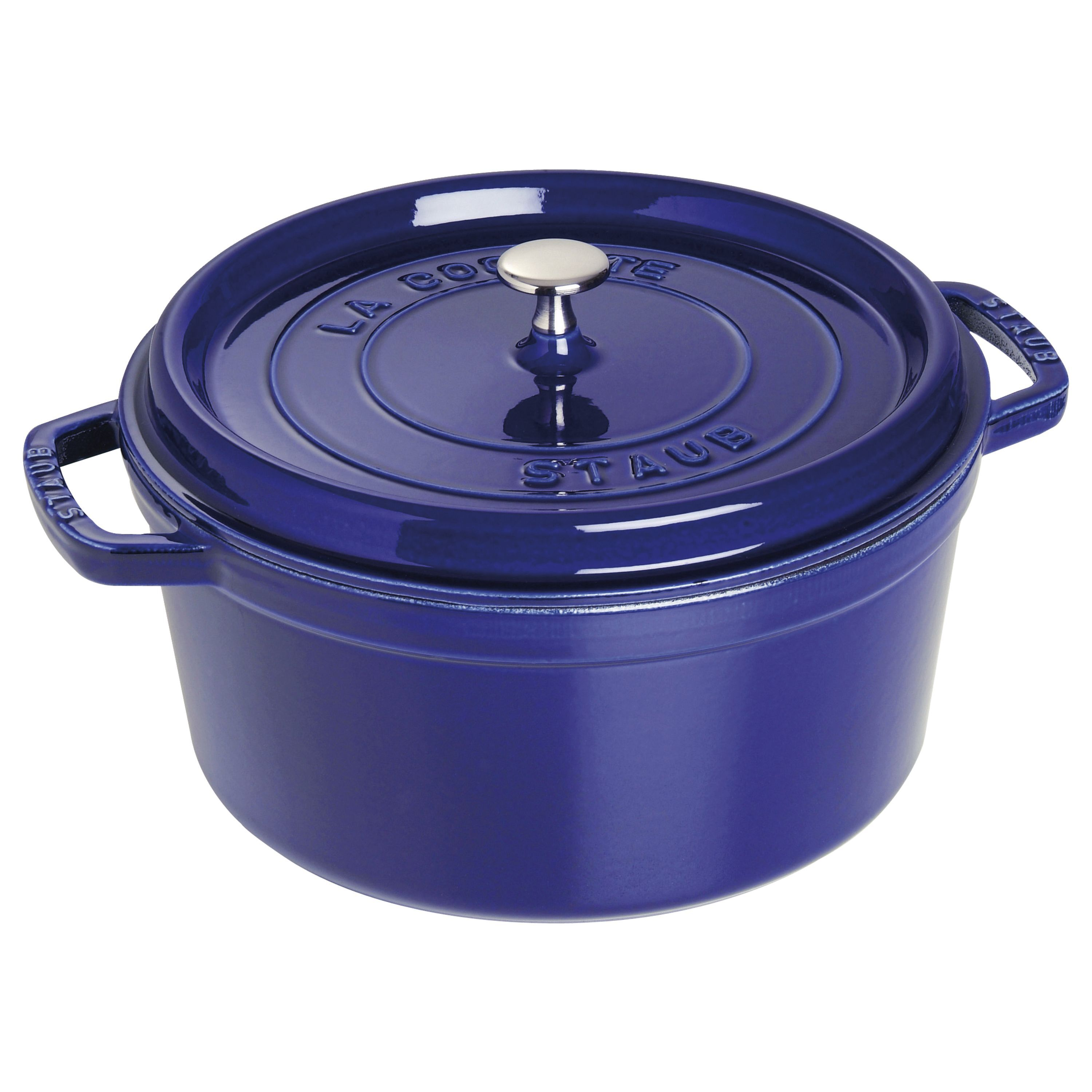 Eine blaue Staub-Cocotte mit silbernem Griff auf weißem Hintergrund.