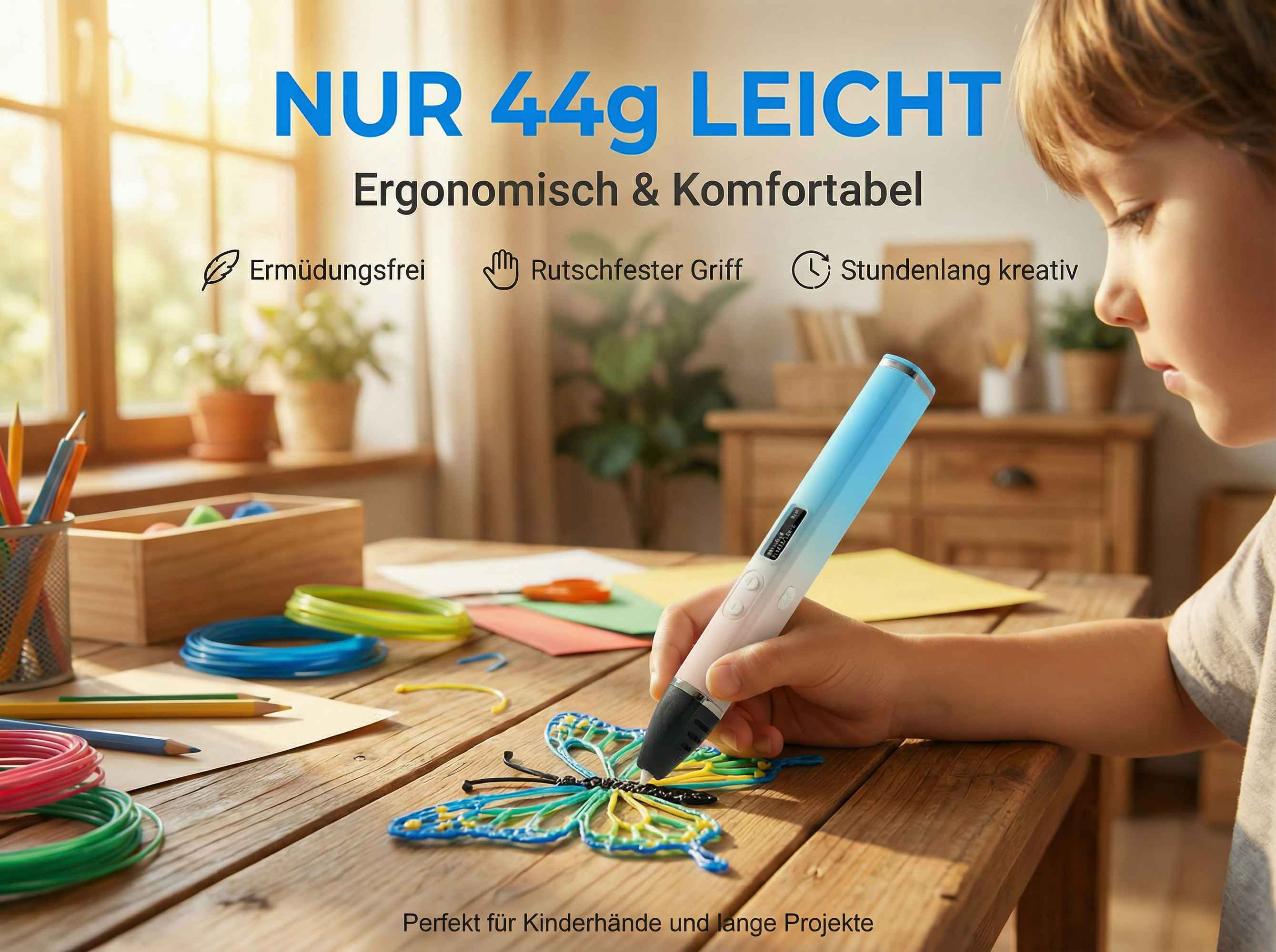 Ein Kind benutzt einen 3D-Stift, um einen bunten Schmetterling aus Filament zu erstellen.
