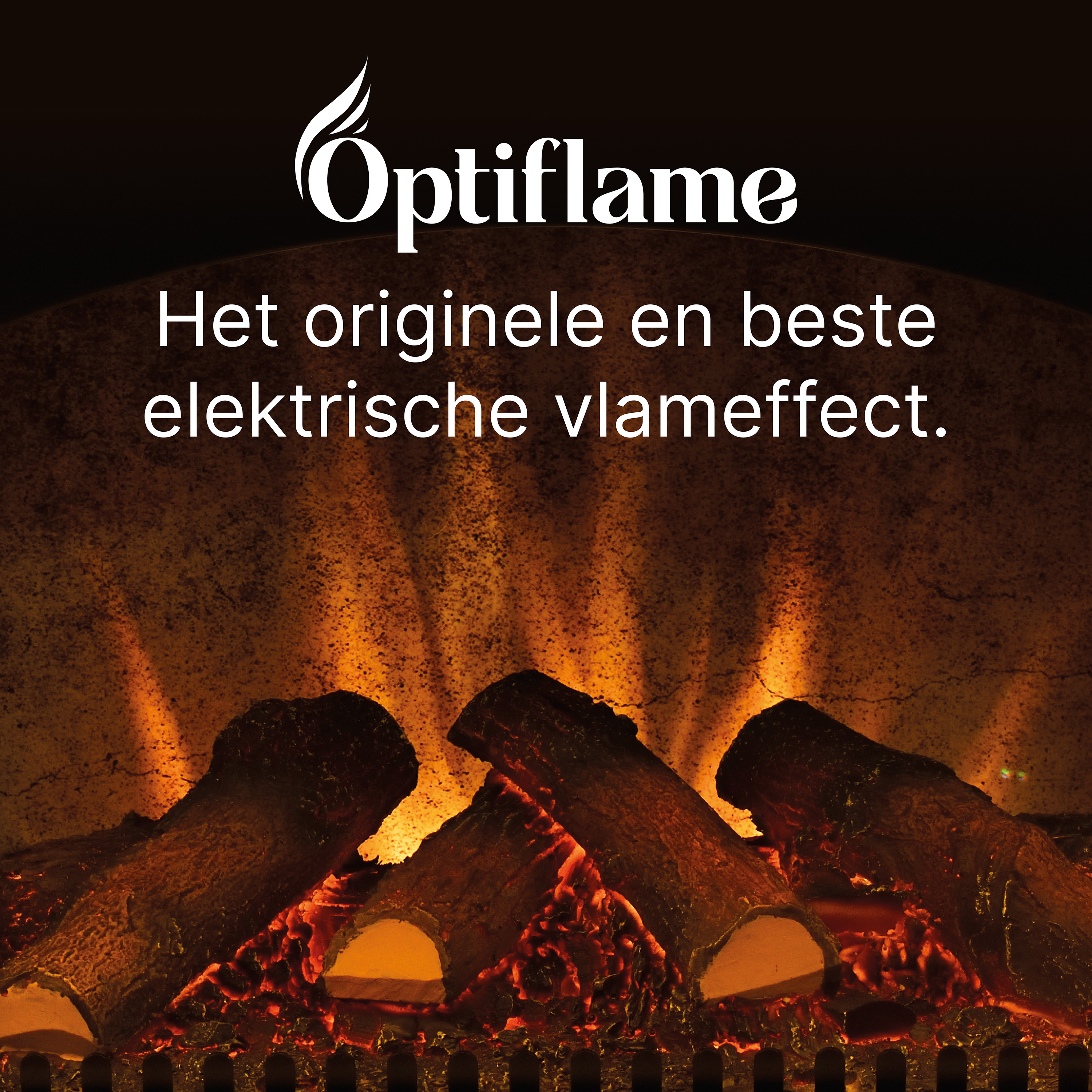 Een elektrische open haard met gloeiende houtblokken en het Optiflame logo.