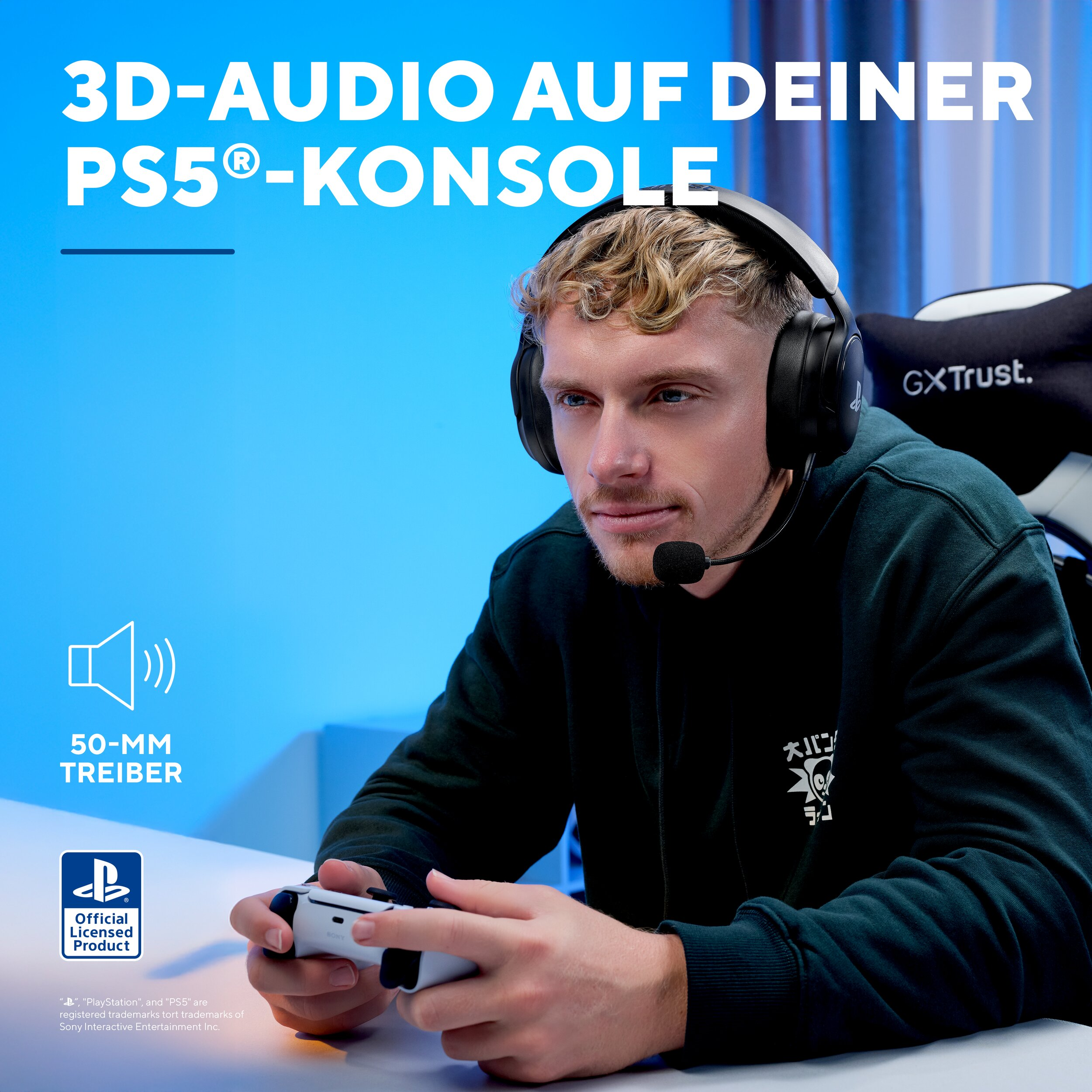 Ein Mann mit Kopfhörern spielt auf einer PS5. 50-mm-Treiber.