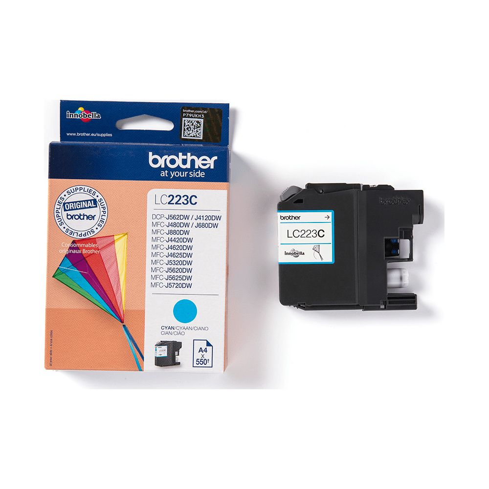 Une cartouche d'encre cyan Brother LC223C et son emballage sur fond blanc.