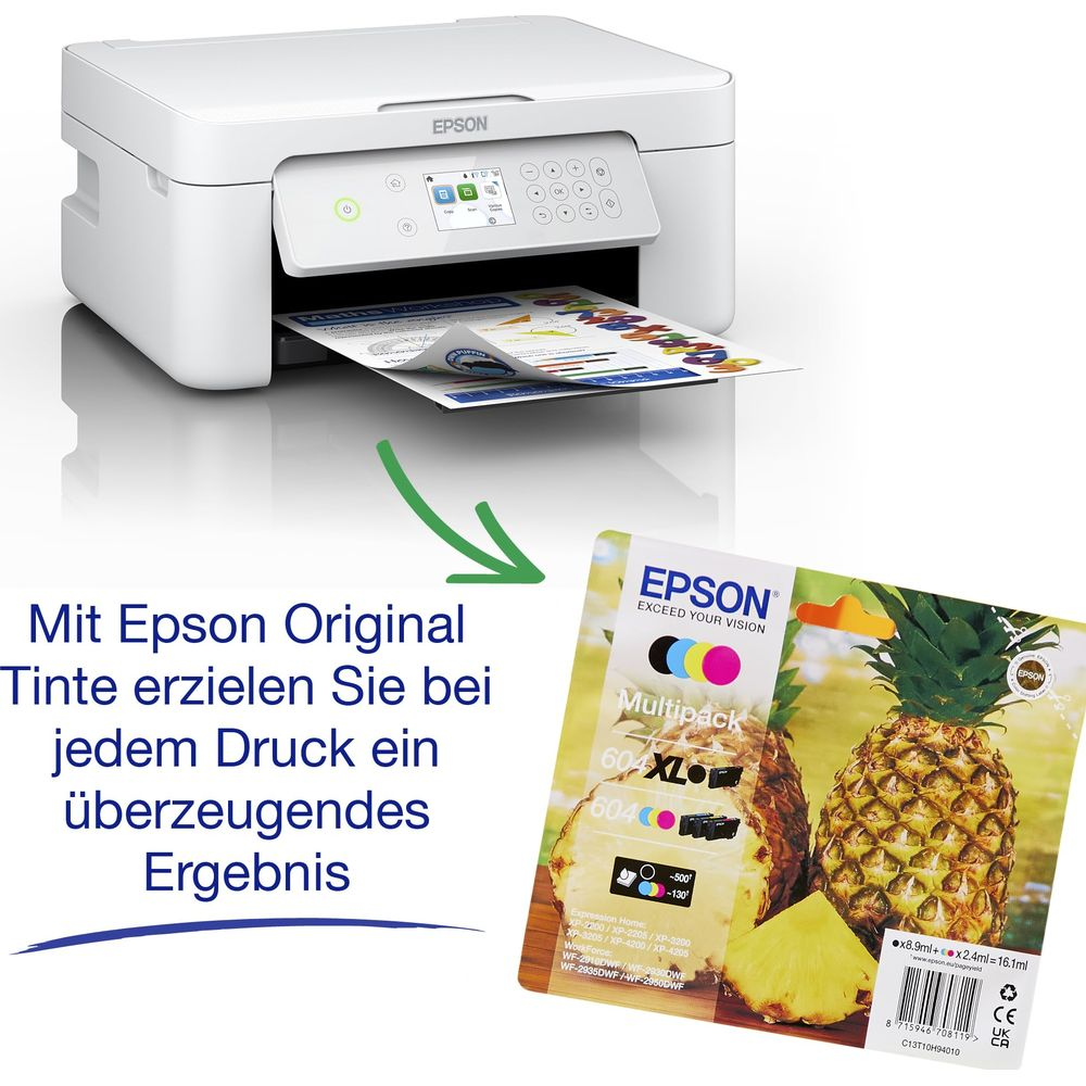 Biała drukarka Epson drukuje stronę, obok znajdują się wkłady atramentowe.