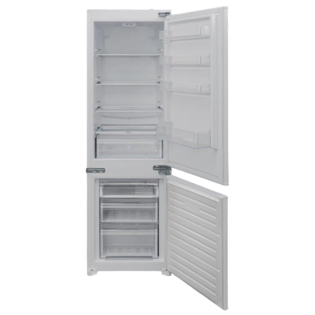 Un frigorifero bianco con le porte del frigorifero e del congelatore aperte.